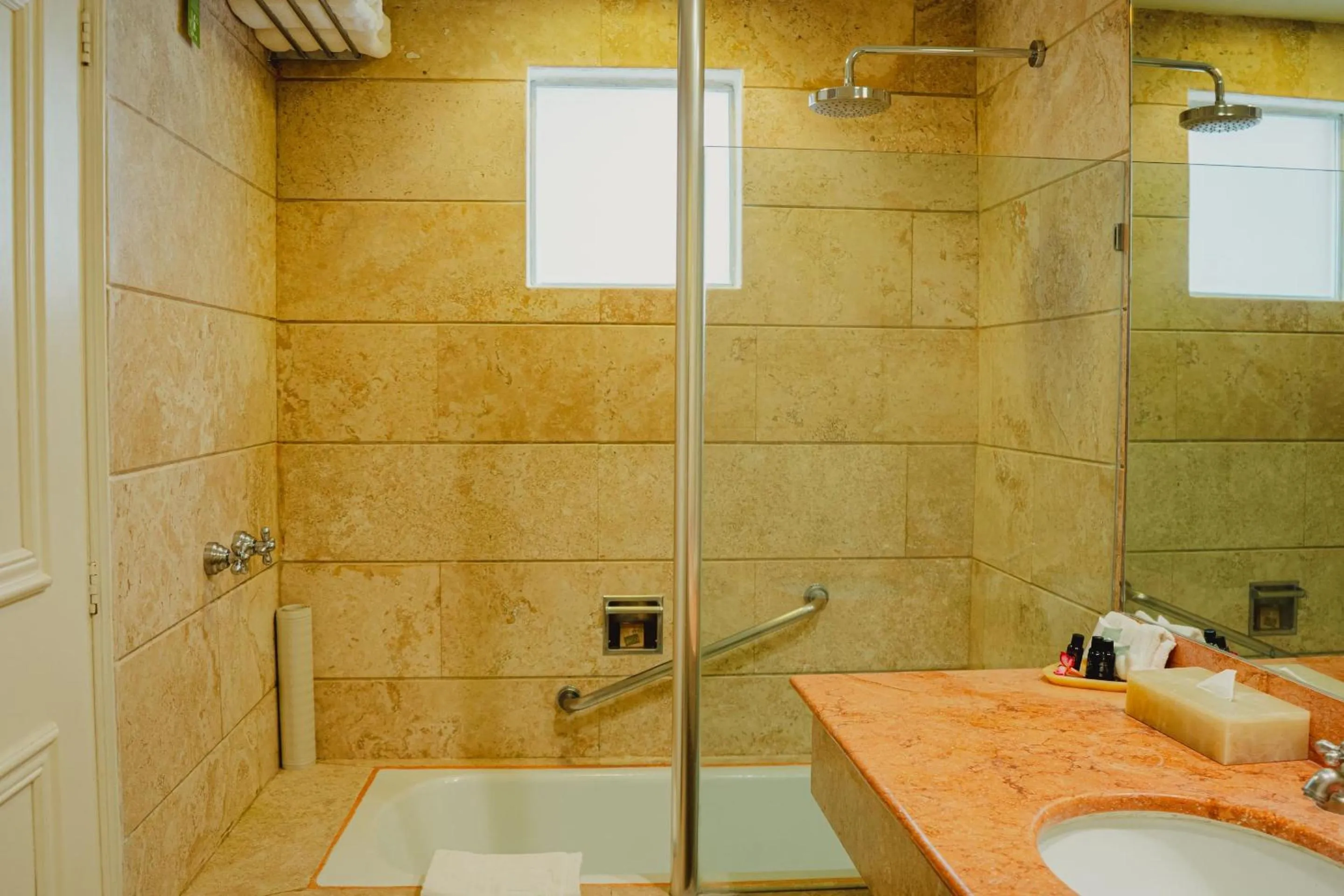 Shower in Camino Real Zaashila Huatulco