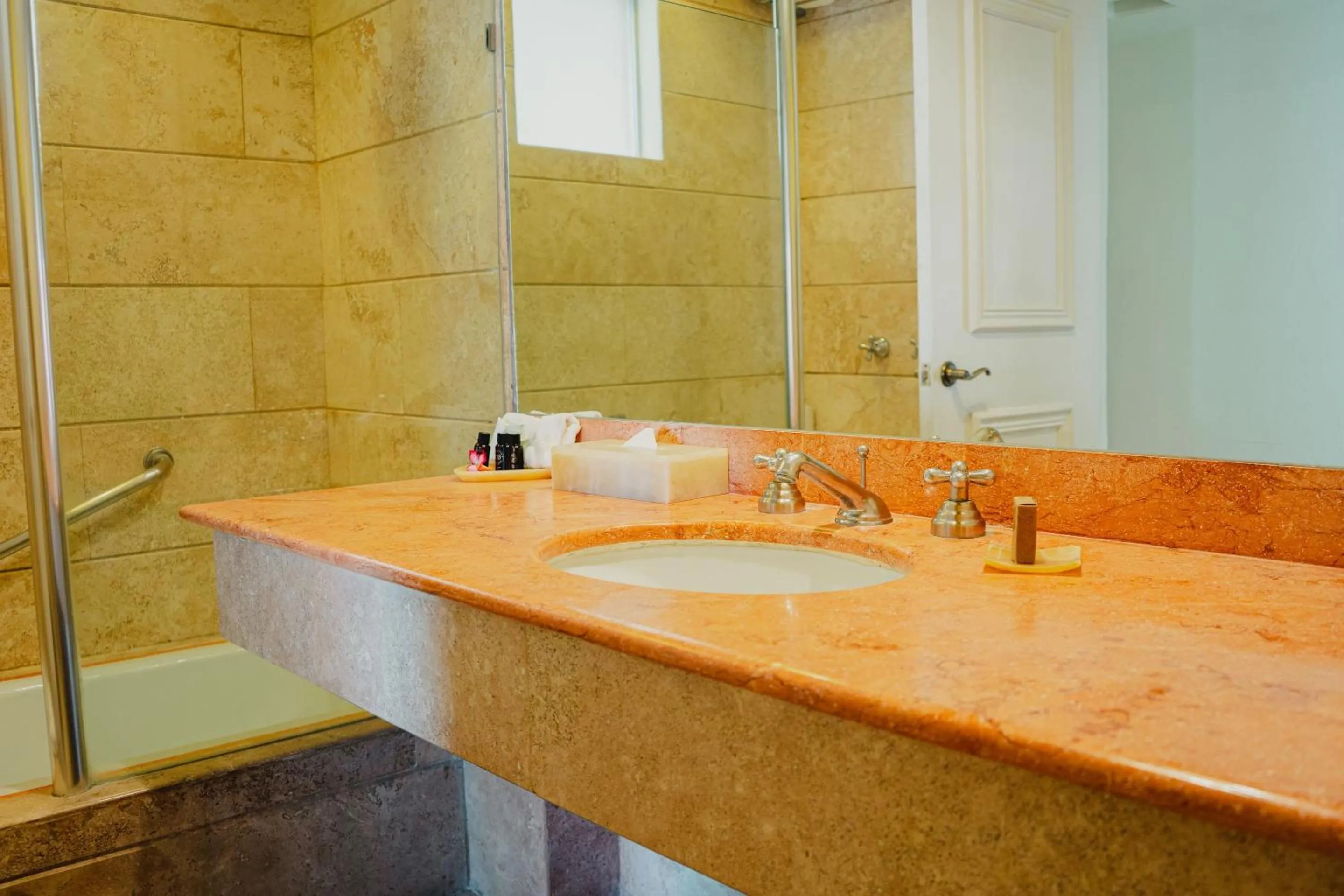 Photo of the whole room in Camino Real Zaashila Huatulco