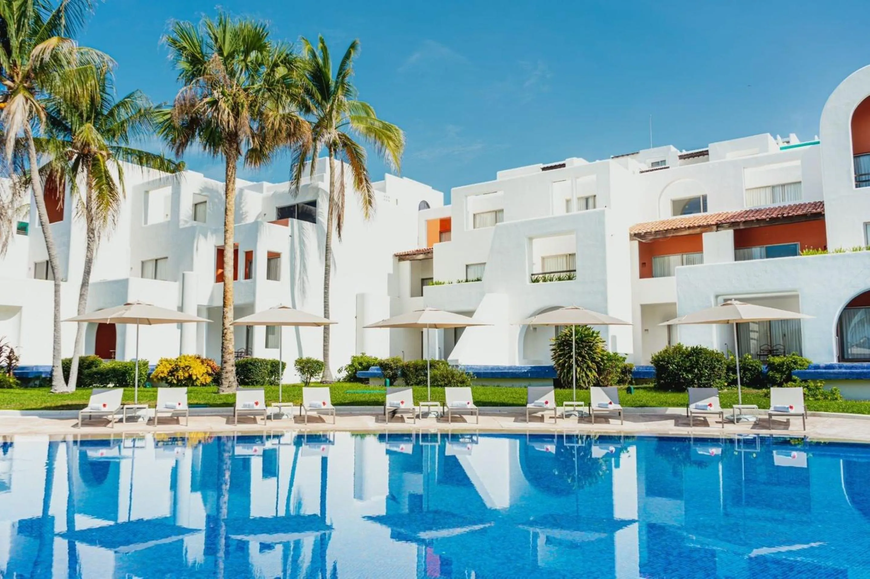 Swimming pool in Camino Real Zaashila Huatulco