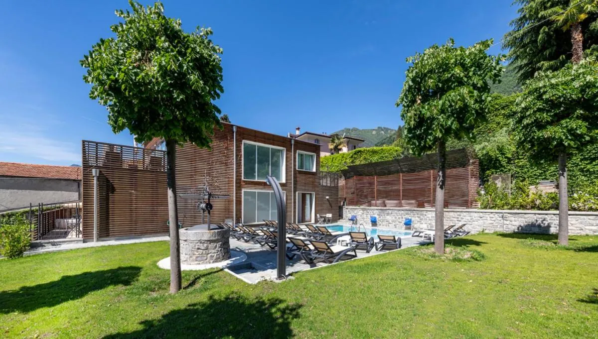 Swimming pool in Residence Lenno