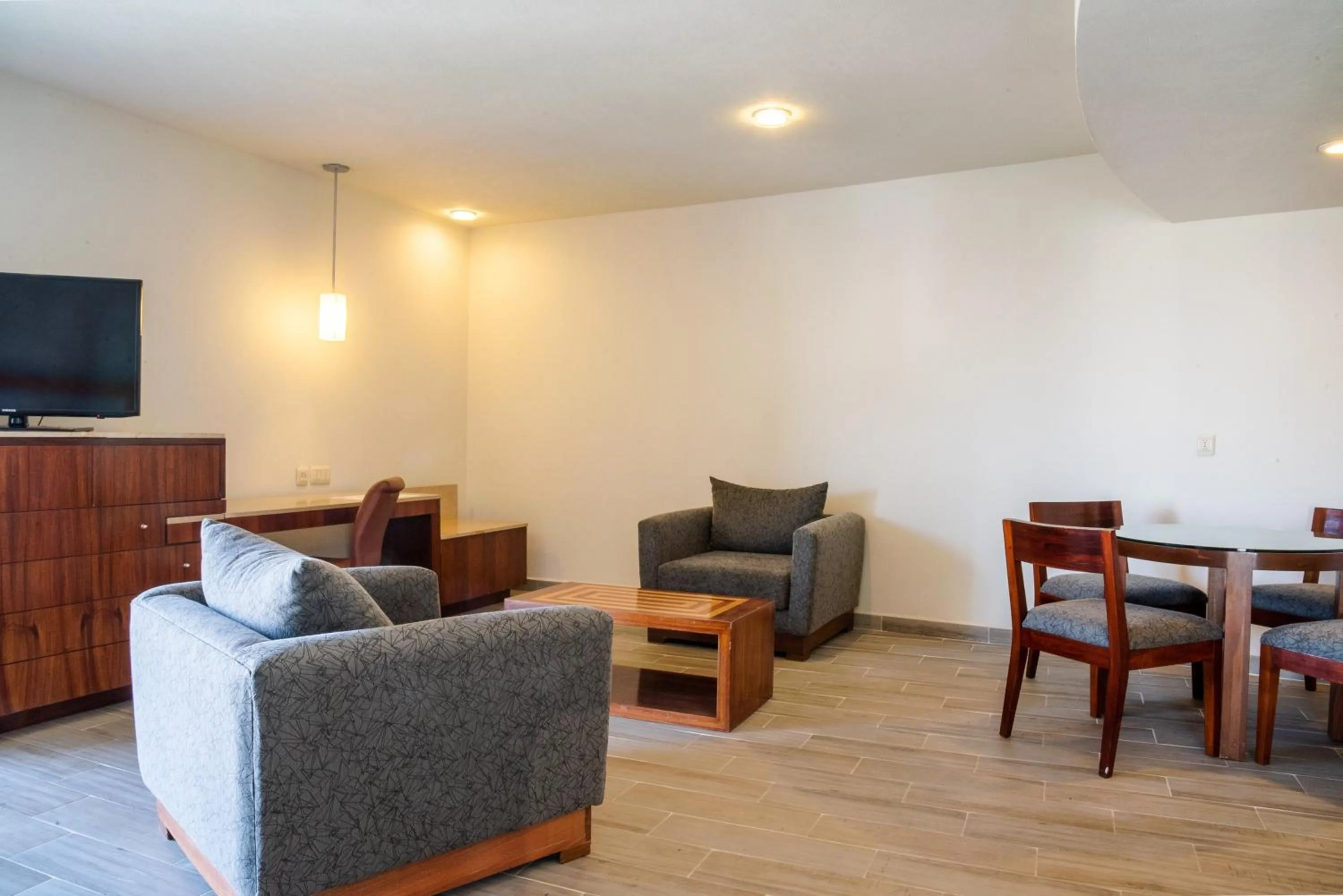 Photo of the whole room in Real Inn Guadalajara Expo