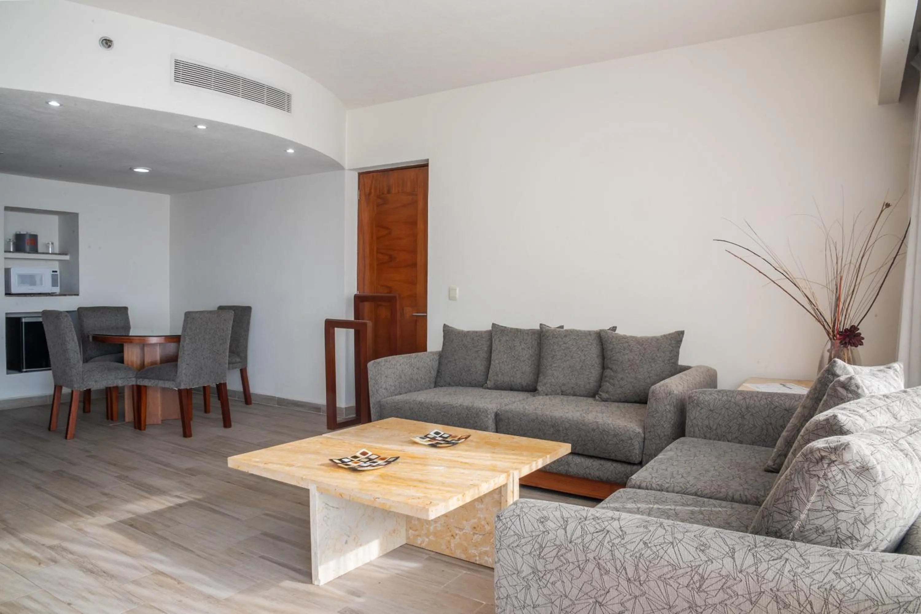 Photo of the whole room in Real Inn Guadalajara Expo