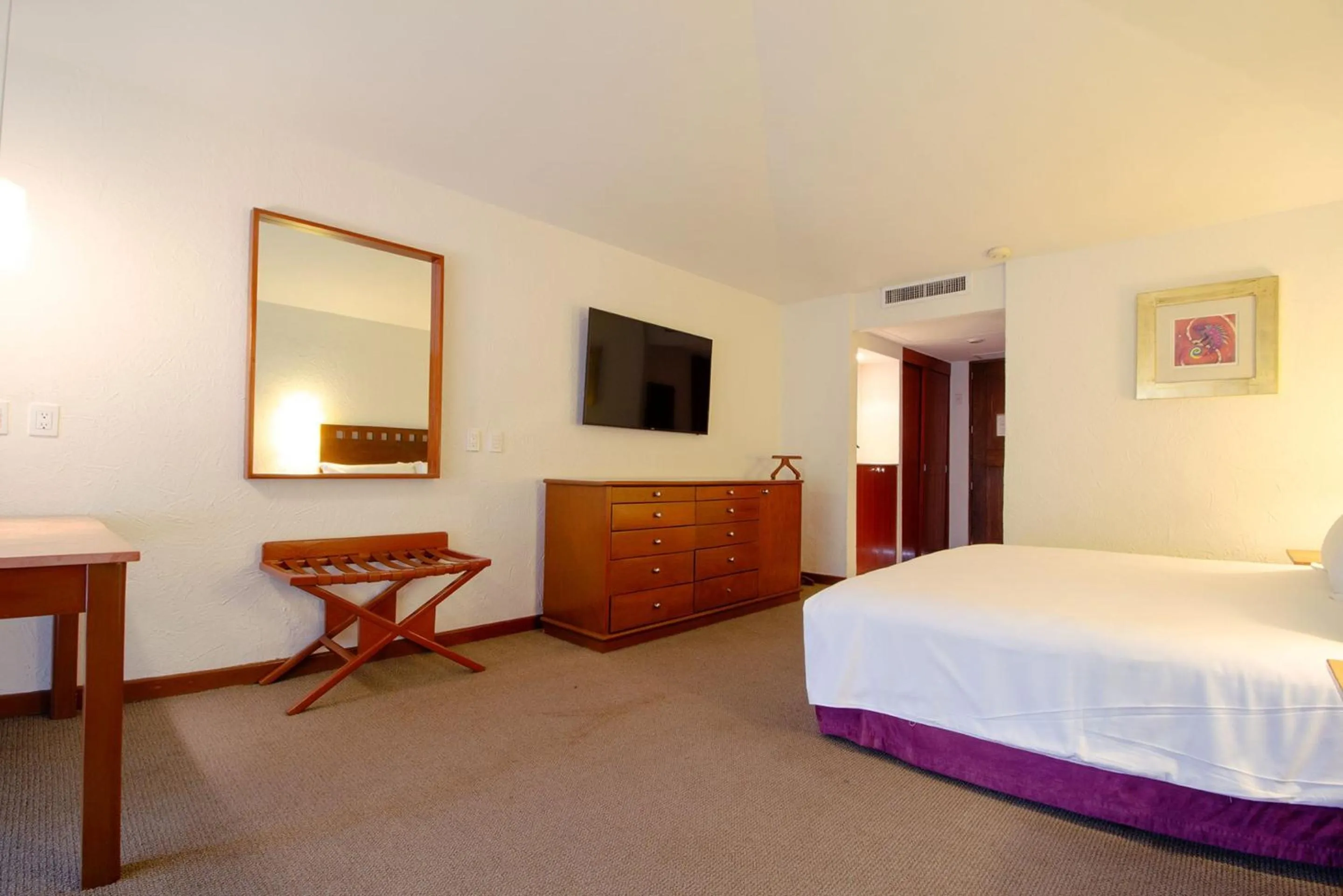 Photo of the whole room, Bed in Camino Real Guadalajara