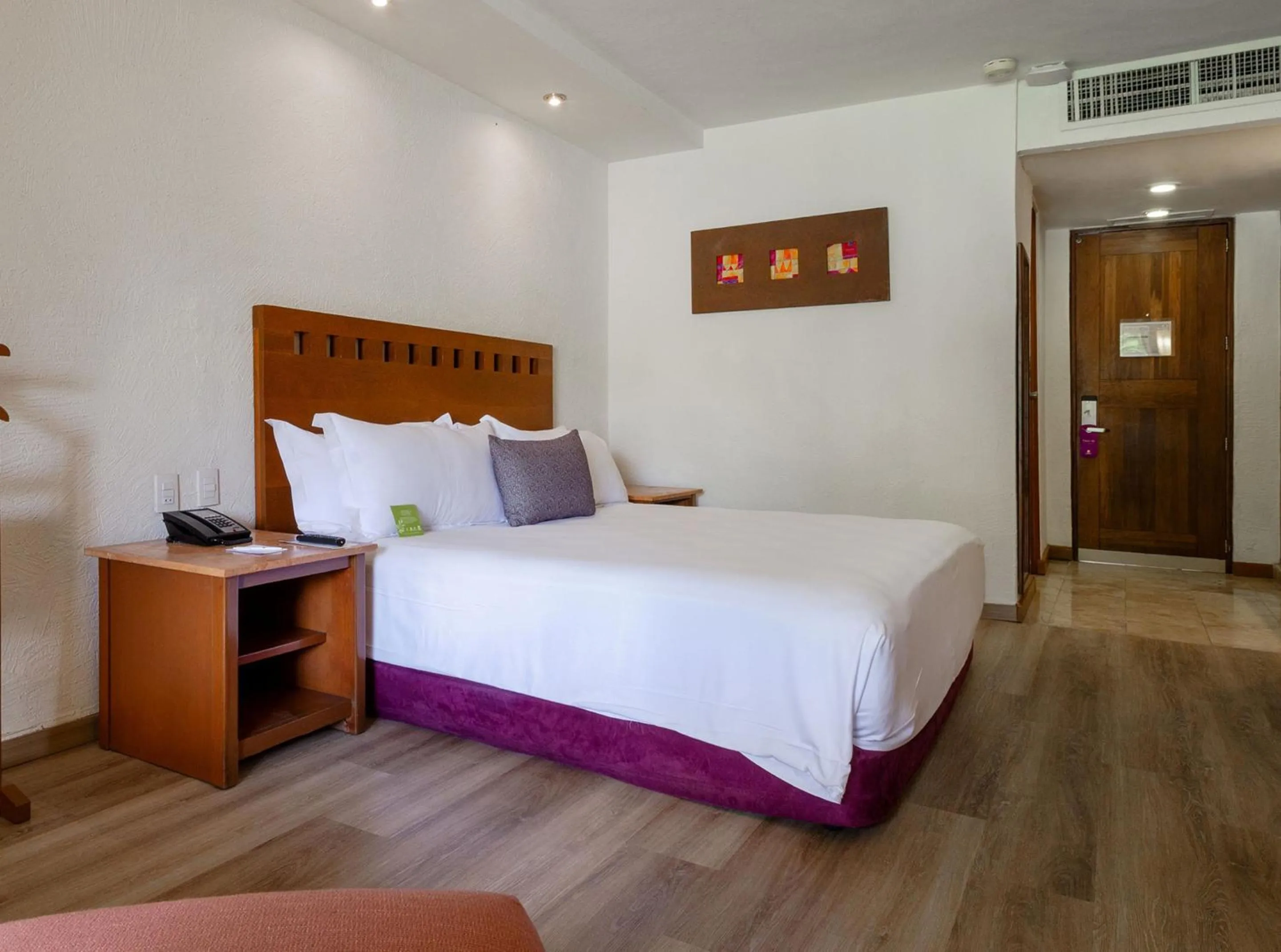 Photo of the whole room, Bed in Camino Real Guadalajara