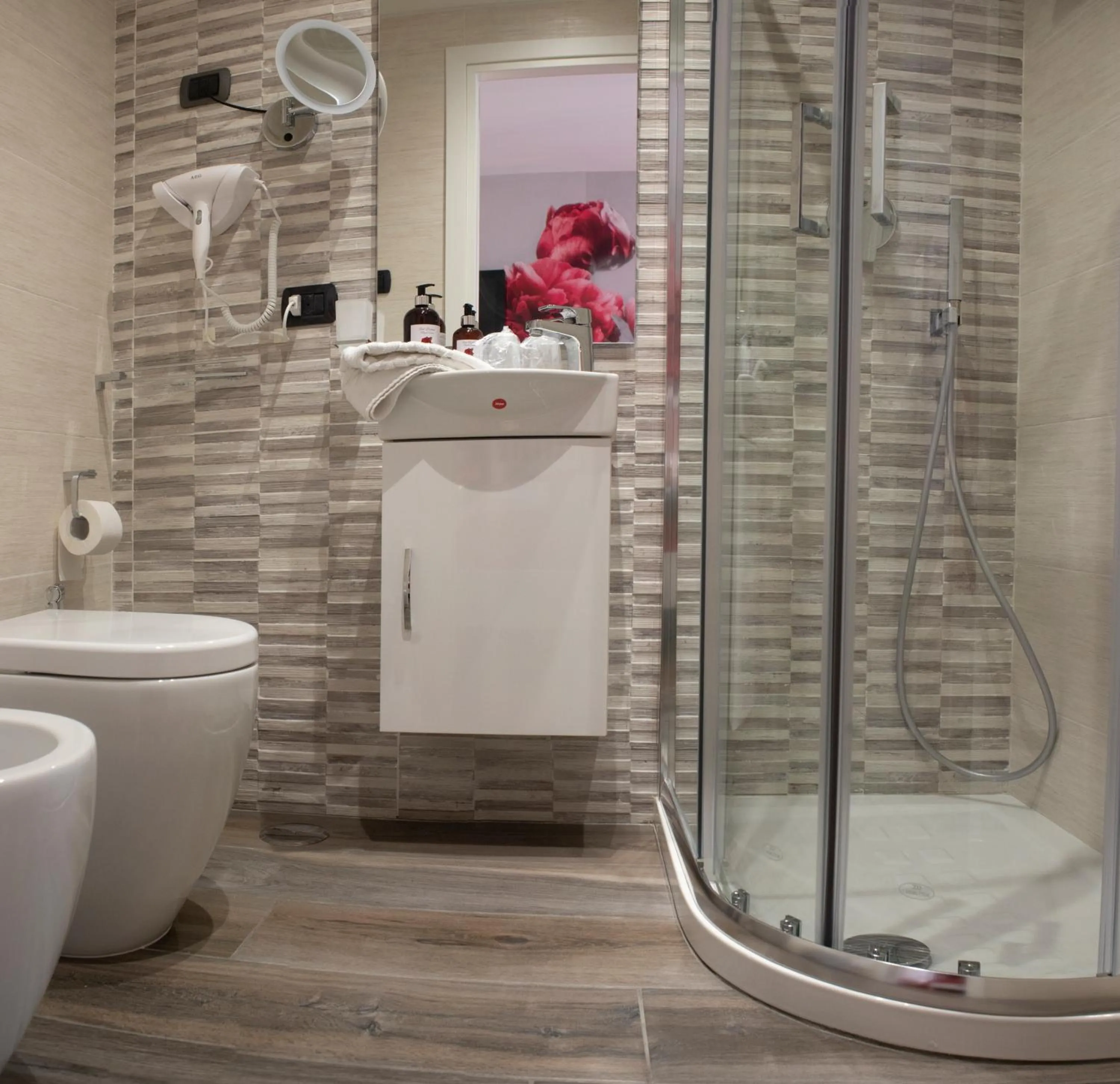 Shower in Bed Boutique Napoli Colors