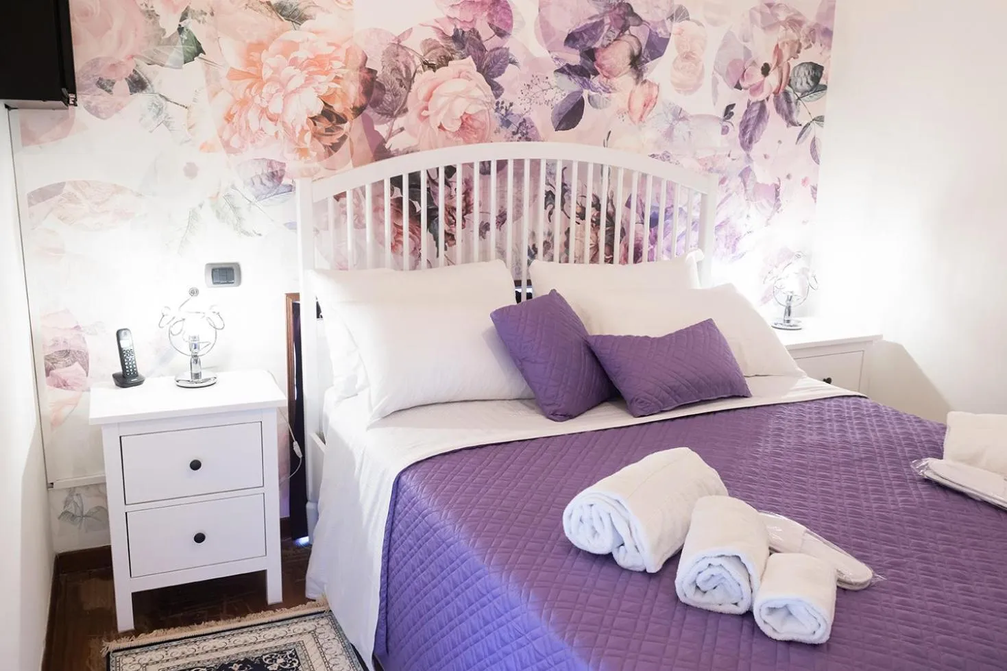 Photo of the whole room, Bed in Bed Boutique Napoli Colors