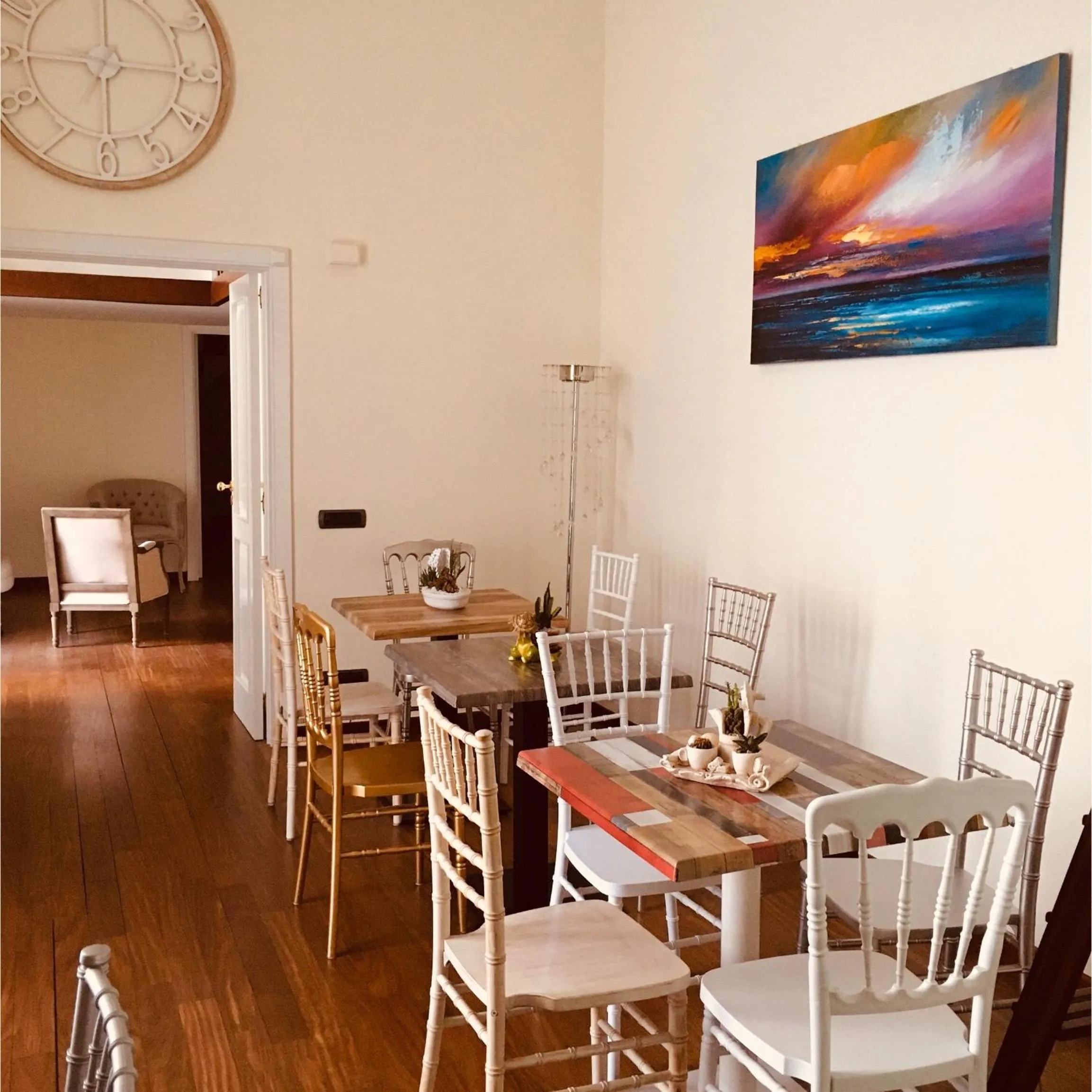 Communal lounge/ TV room in Bed Boutique Napoli Colors