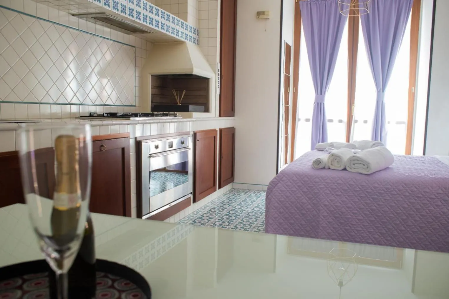 Kitchen or kitchenette, Bed in Bed Boutique Napoli Colors