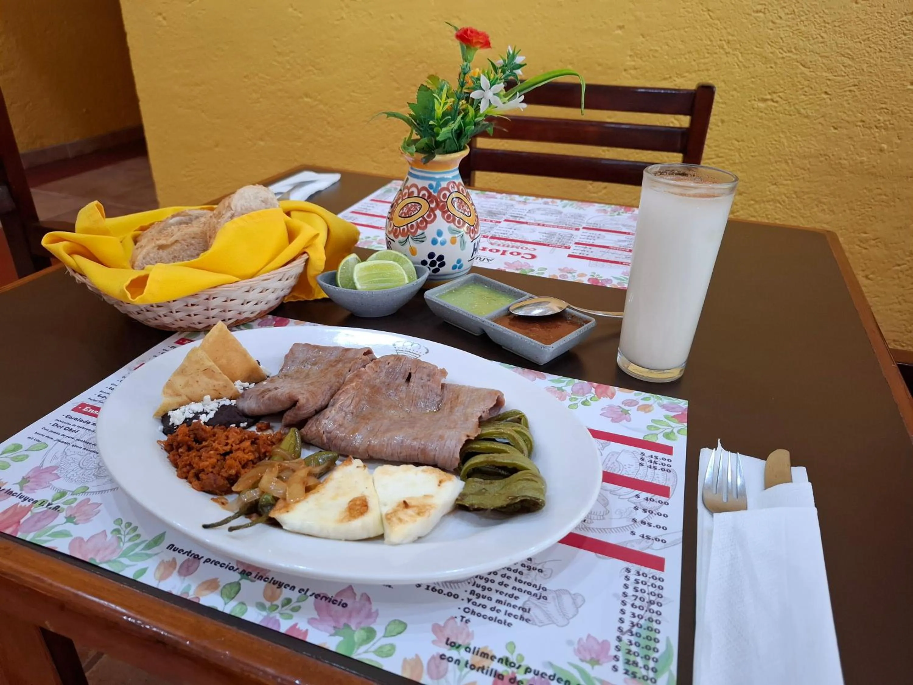 Restaurant/places to eat in Hotel Aristos Cuernavaca