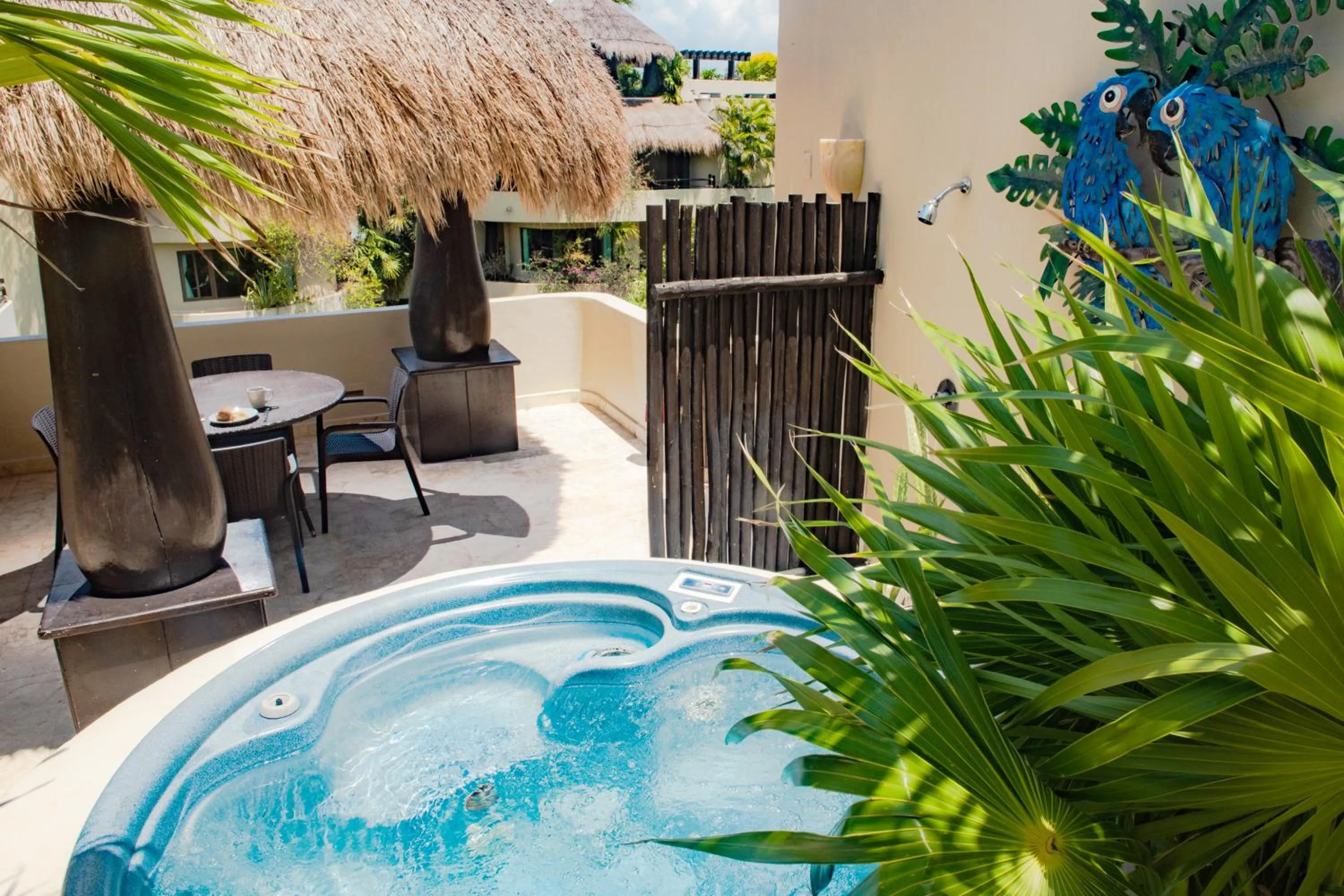 Hot Tub in El Taj Oceanfront and Beachside Condo Hotel