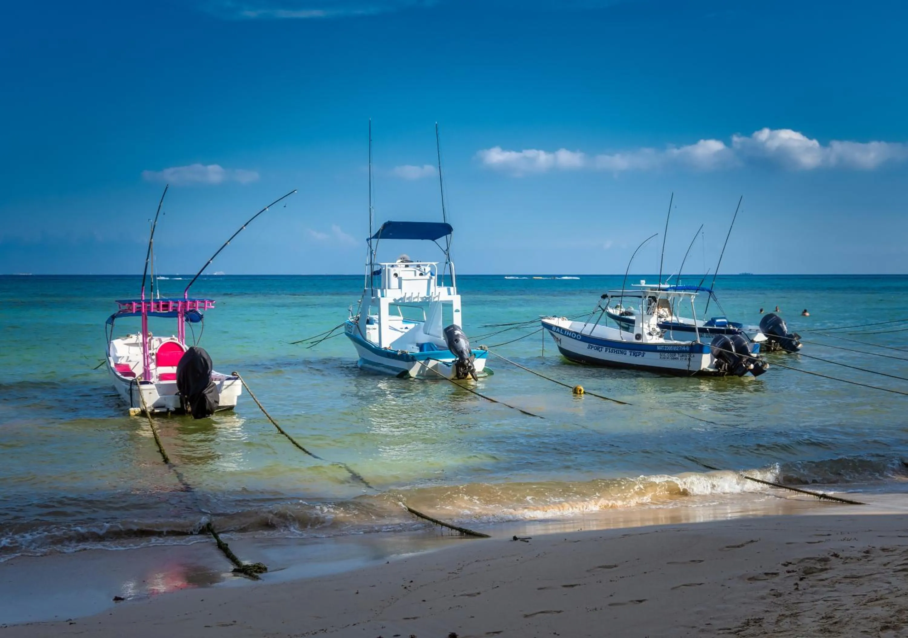 Day in El Taj Oceanfront and Beachside Condo Hotel