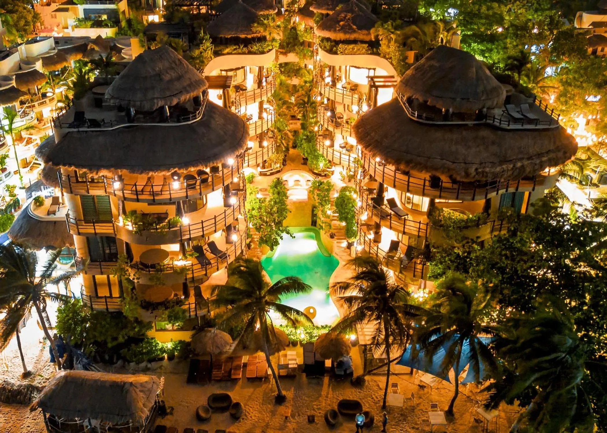 Night in El Taj Oceanfront and Beachside Condo Hotel