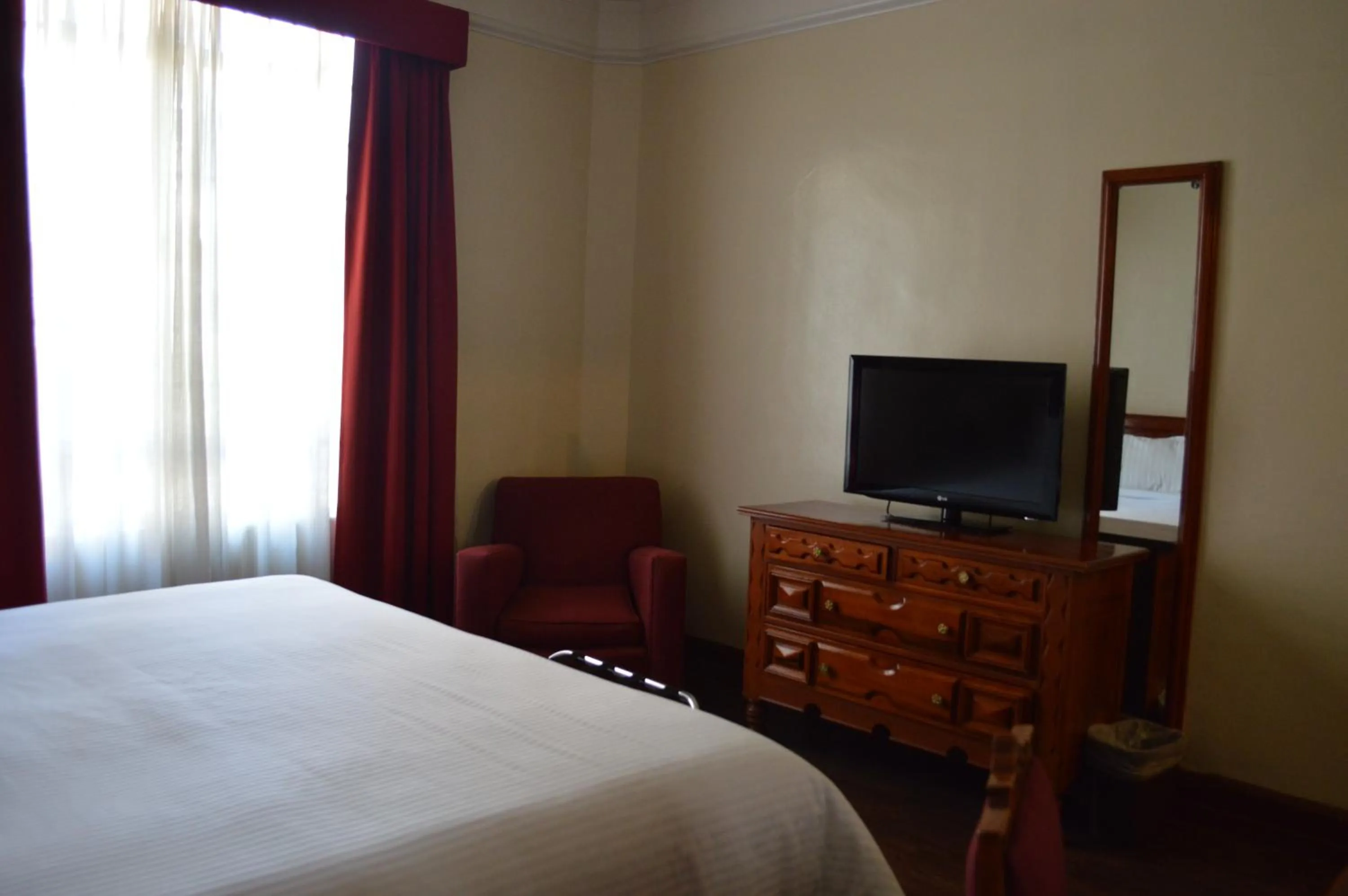 Photo of the whole room, Bed in Best Western Majestic