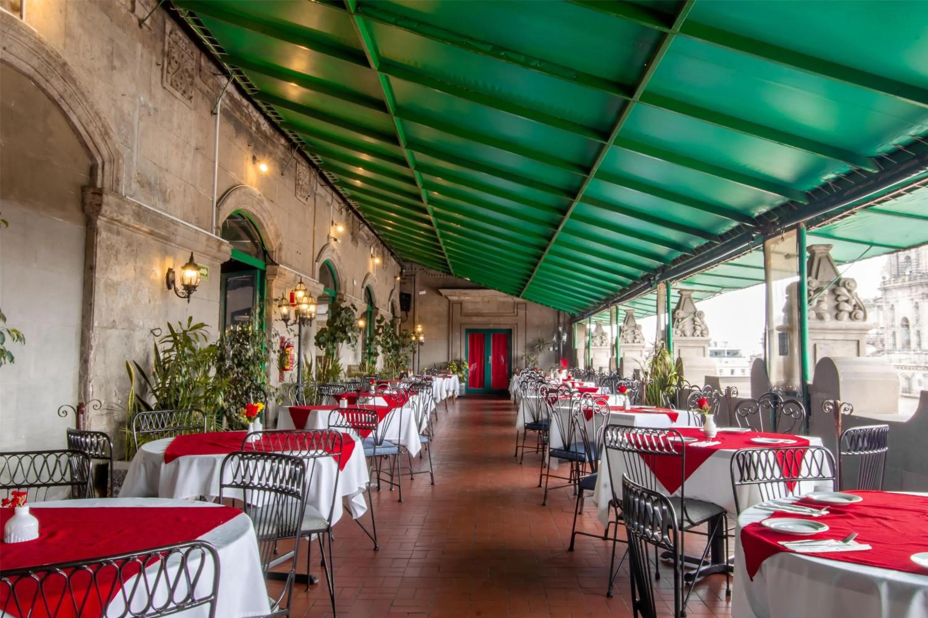 Lounge or bar in Best Western Majestic