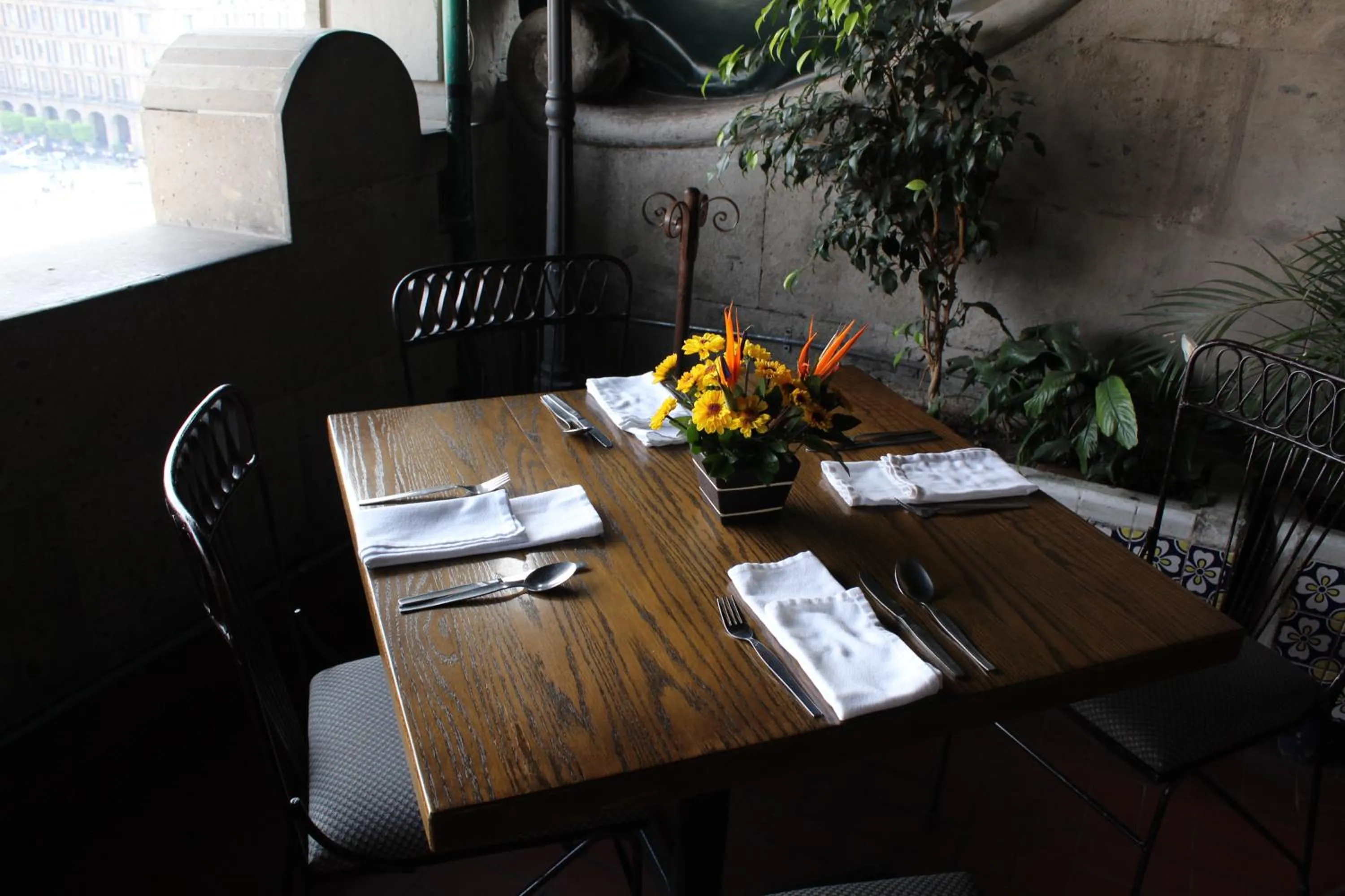 Restaurant/places to eat in Best Western Majestic