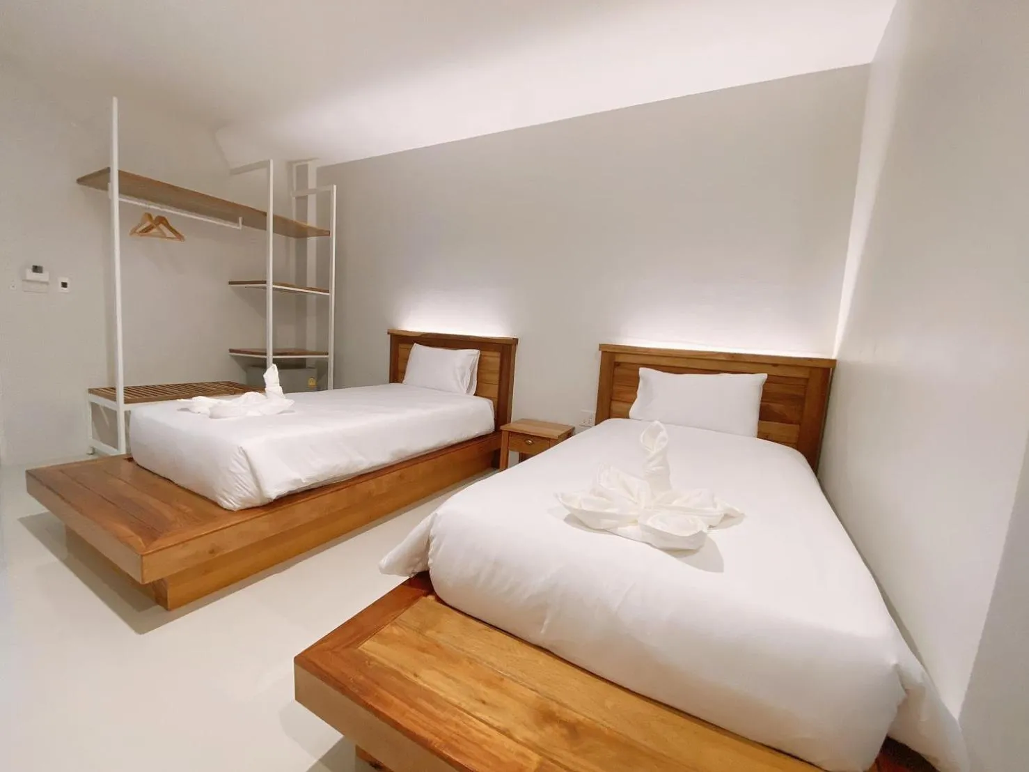 Bedroom, Bed in Greenish Hotel