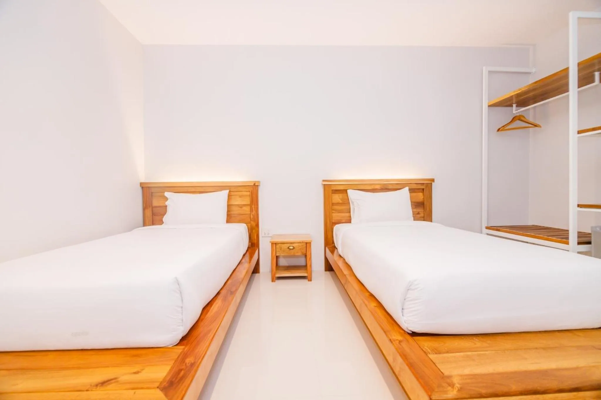 Photo of the whole room, Bed in Greenish Hotel