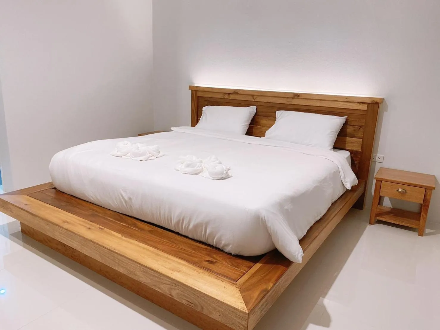 Bed in Greenish Hotel