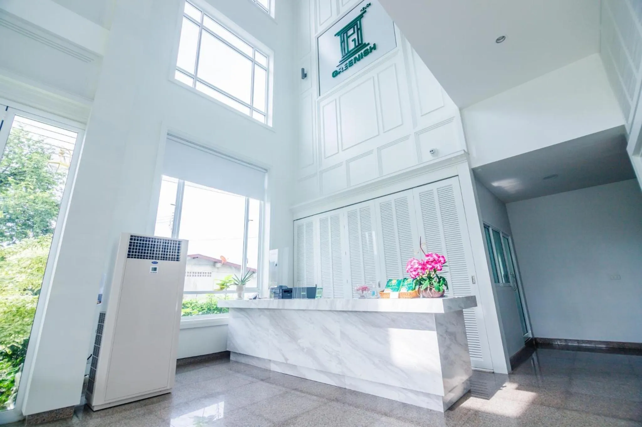 Lobby or reception in Greenish Hotel