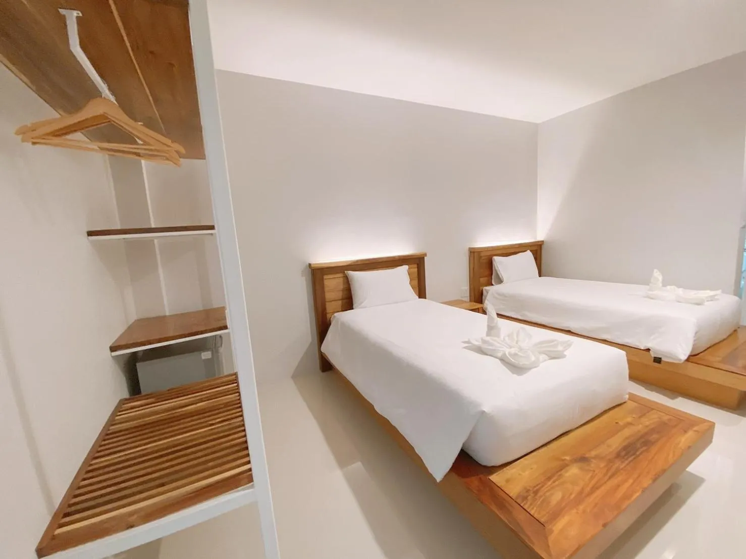 Bedroom, Bed in Greenish Hotel