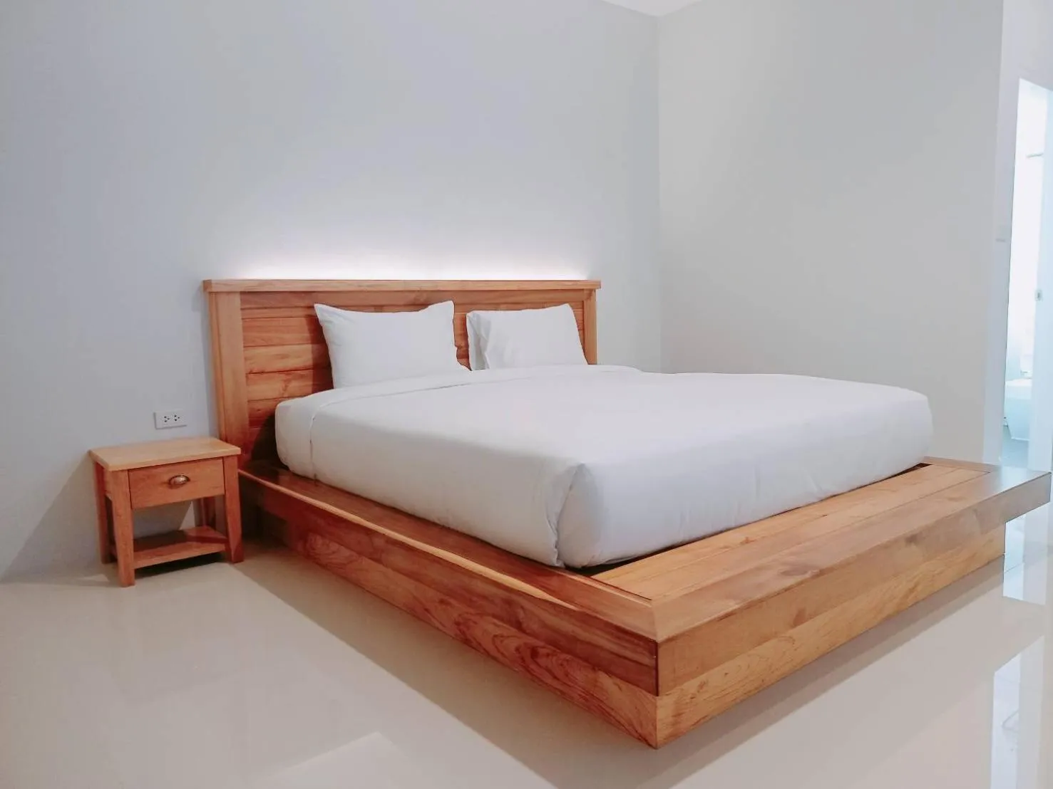 Bed in Greenish Hotel