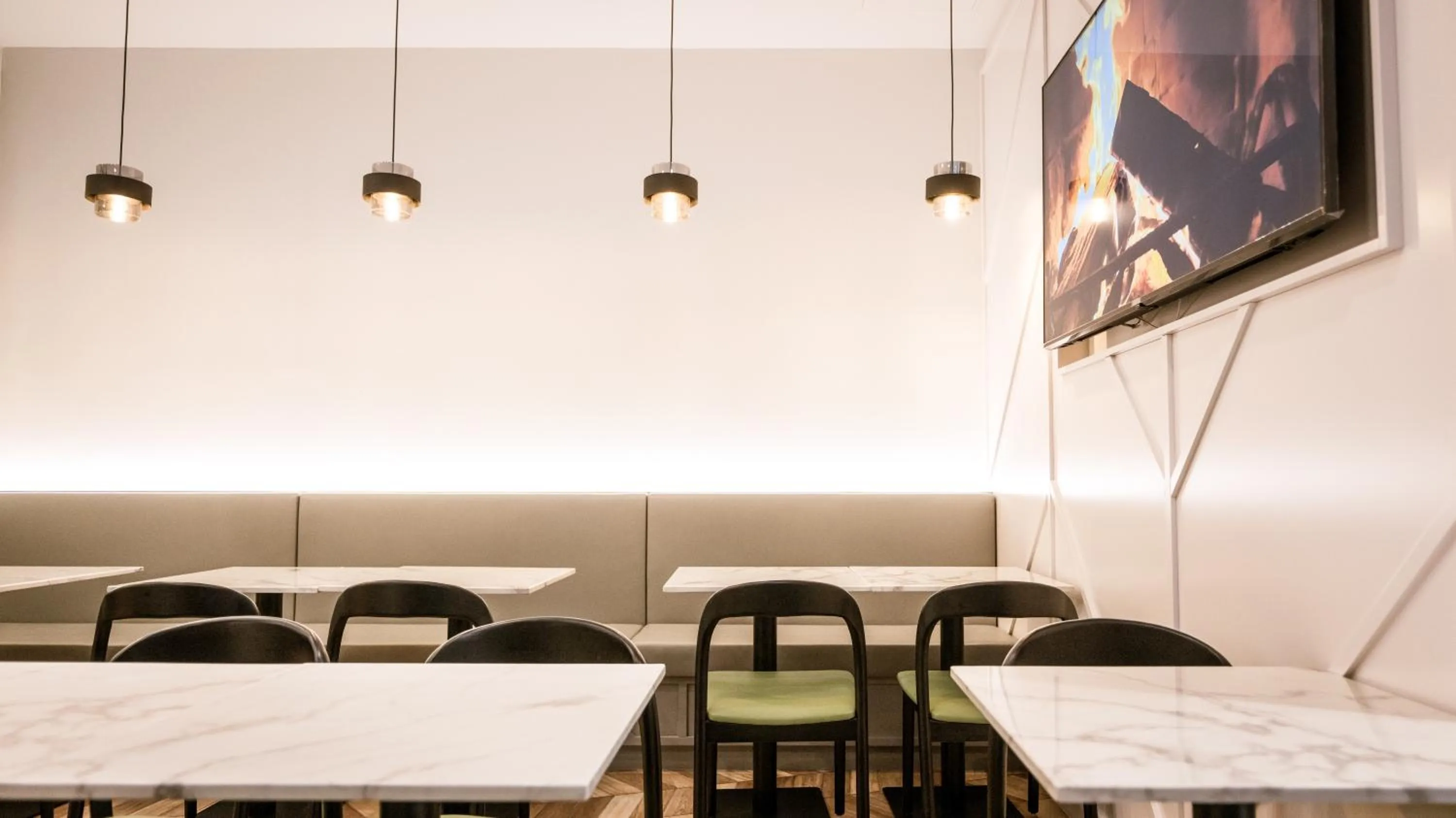 Restaurant/places to eat in Holiday Inn & Suites Sydney Bondi Junction by IHG