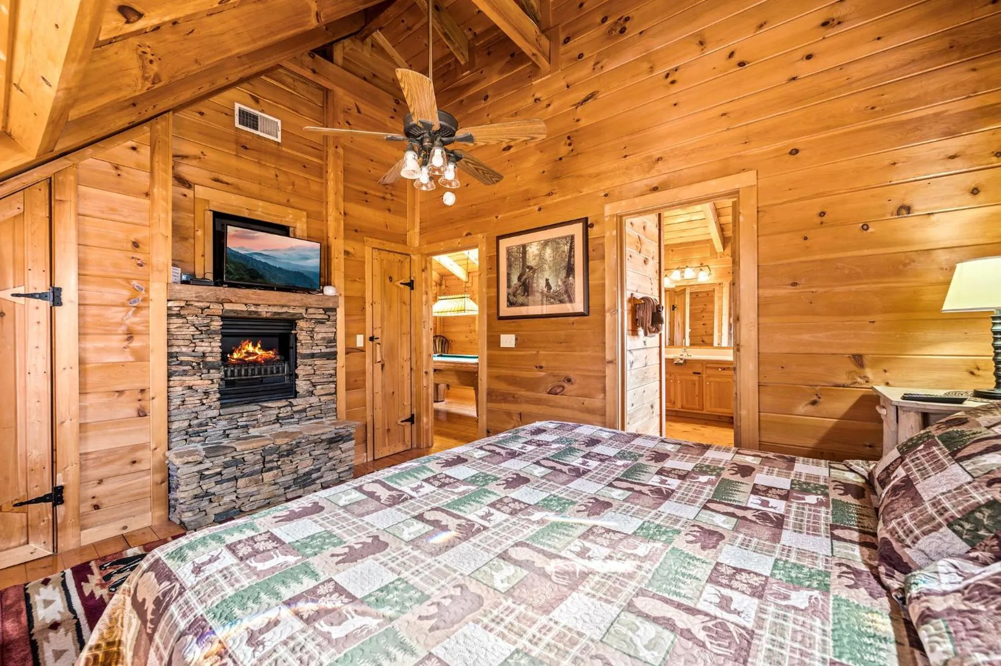 Bed in Bearfoot Pines - True Log Cabin - Wi-Fi, Hot Tub, Fishing, Deck with views! - Mins to PF