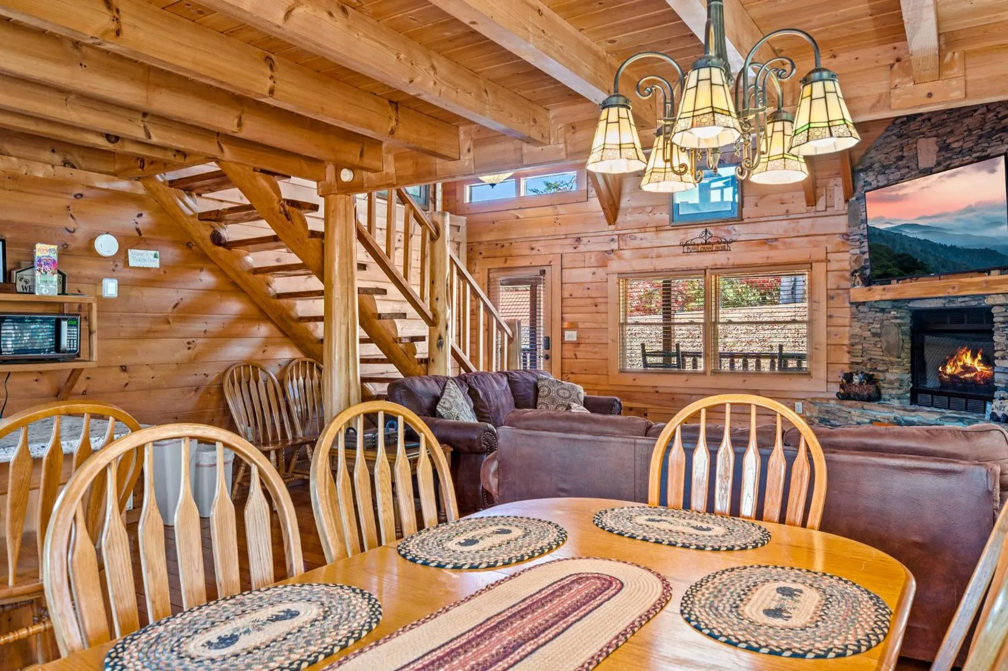 Bearfoot Pines - True Log Cabin - Wi-Fi, Hot Tub, Fishing, Deck with views! - Mins to PF