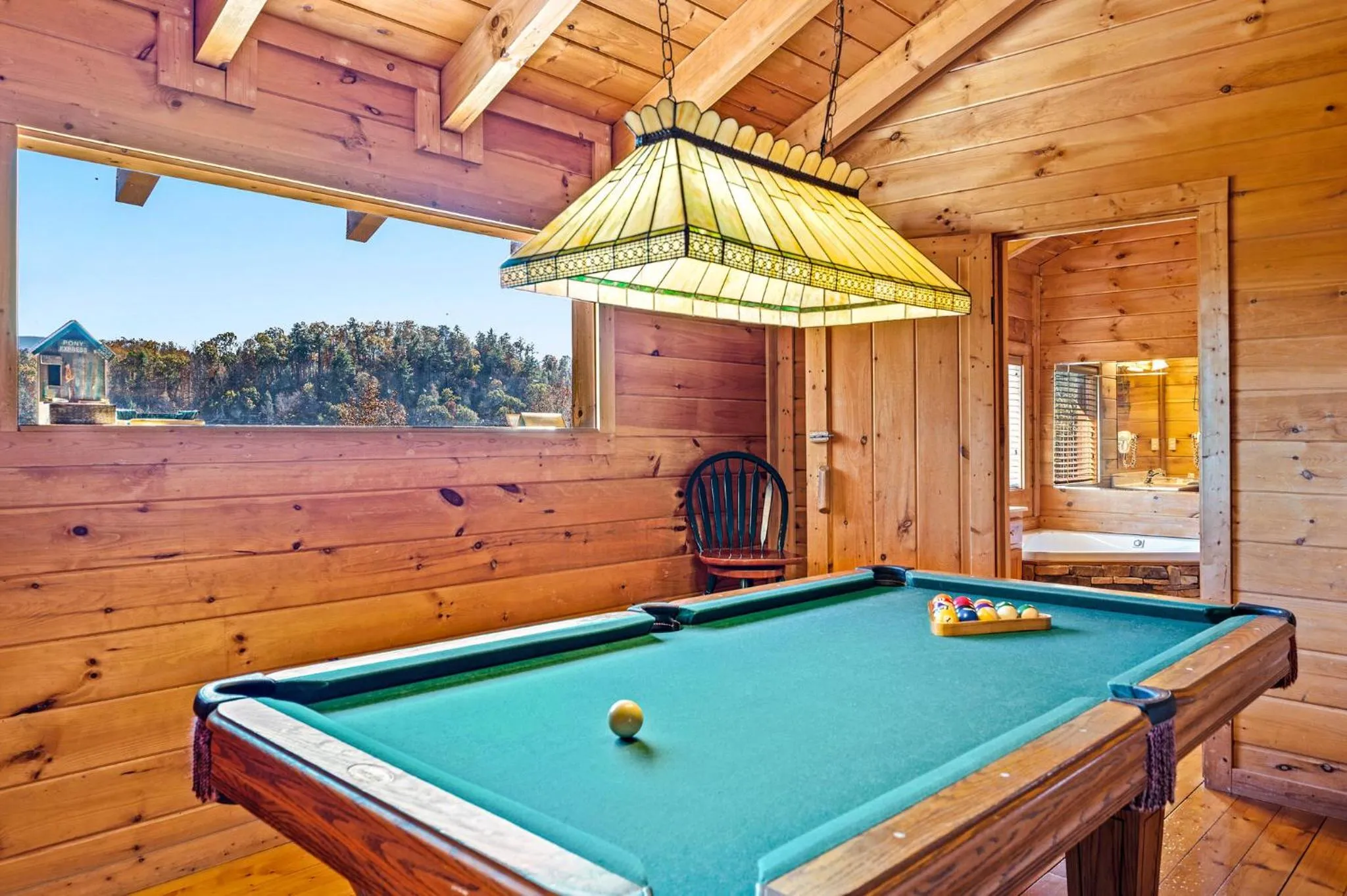 Bearfoot Pines - True Log Cabin - Wi-Fi, Hot Tub, Fishing, Deck with views! - Mins to PF