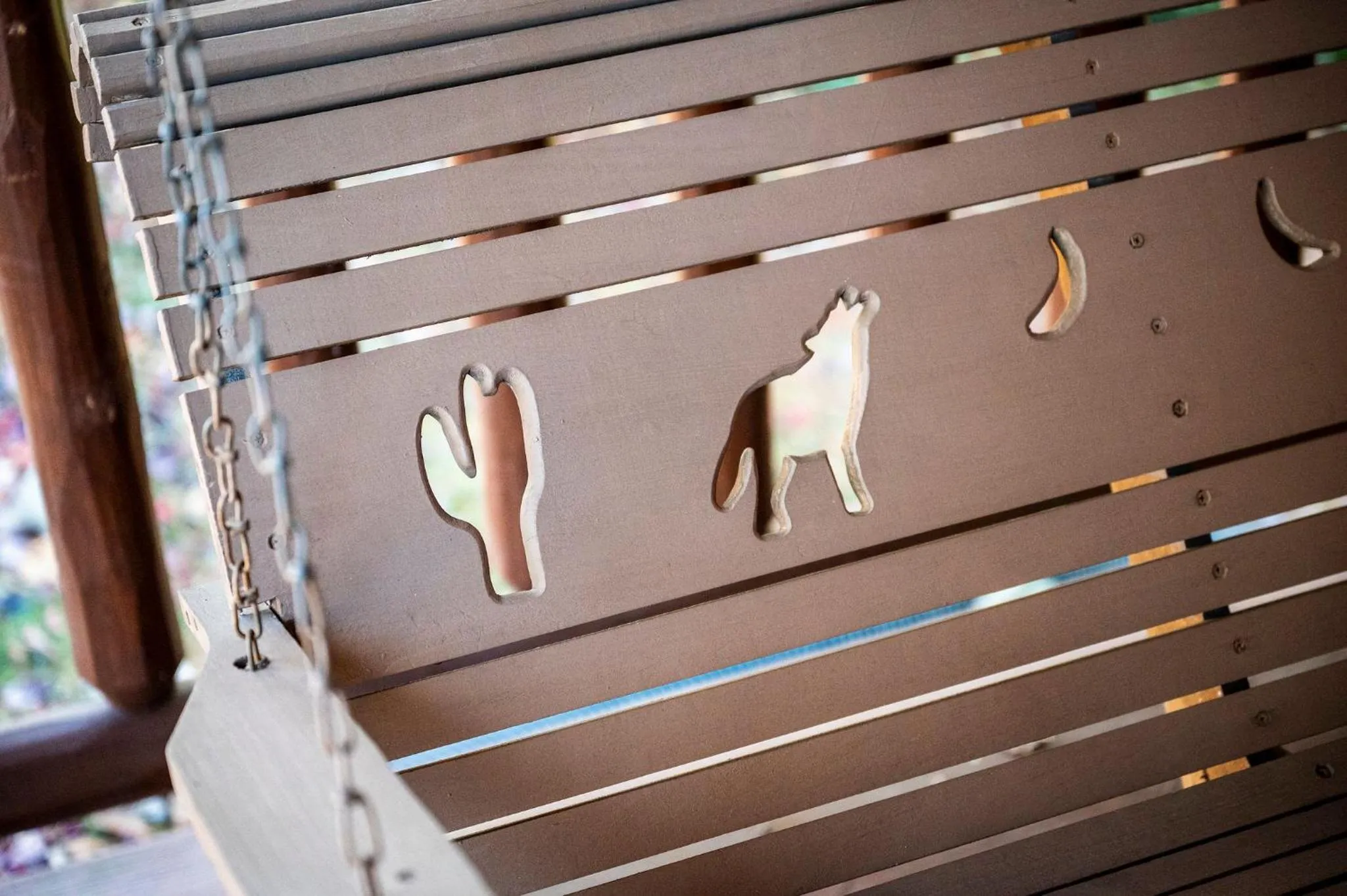 Bearfoot Pines - True Log Cabin - Wi-Fi, Hot Tub, Fishing, Deck with views! - Mins to PF