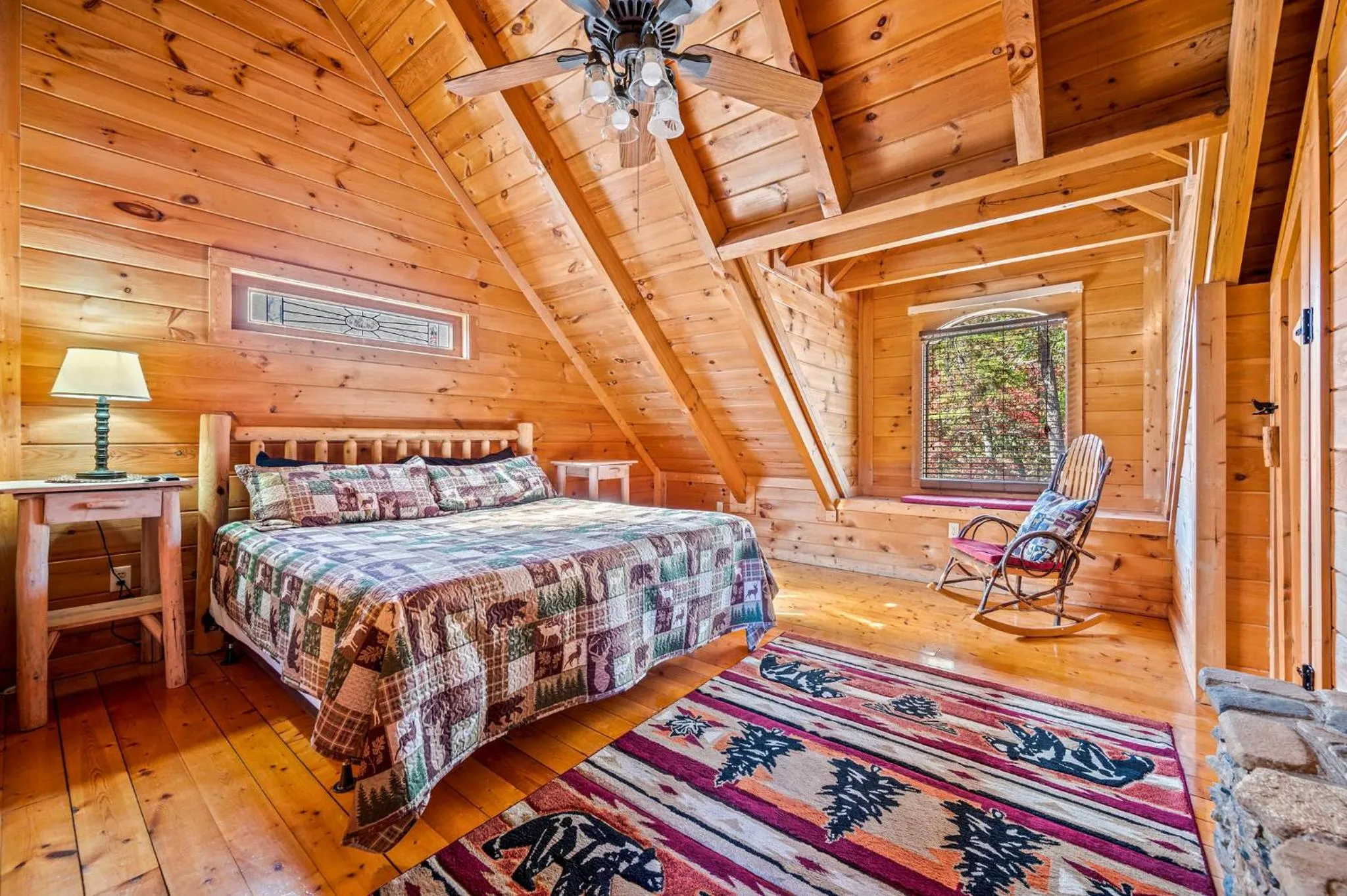 Bed in Bearfoot Pines - True Log Cabin - Wi-Fi, Hot Tub, Fishing, Deck with views! - Mins to PF