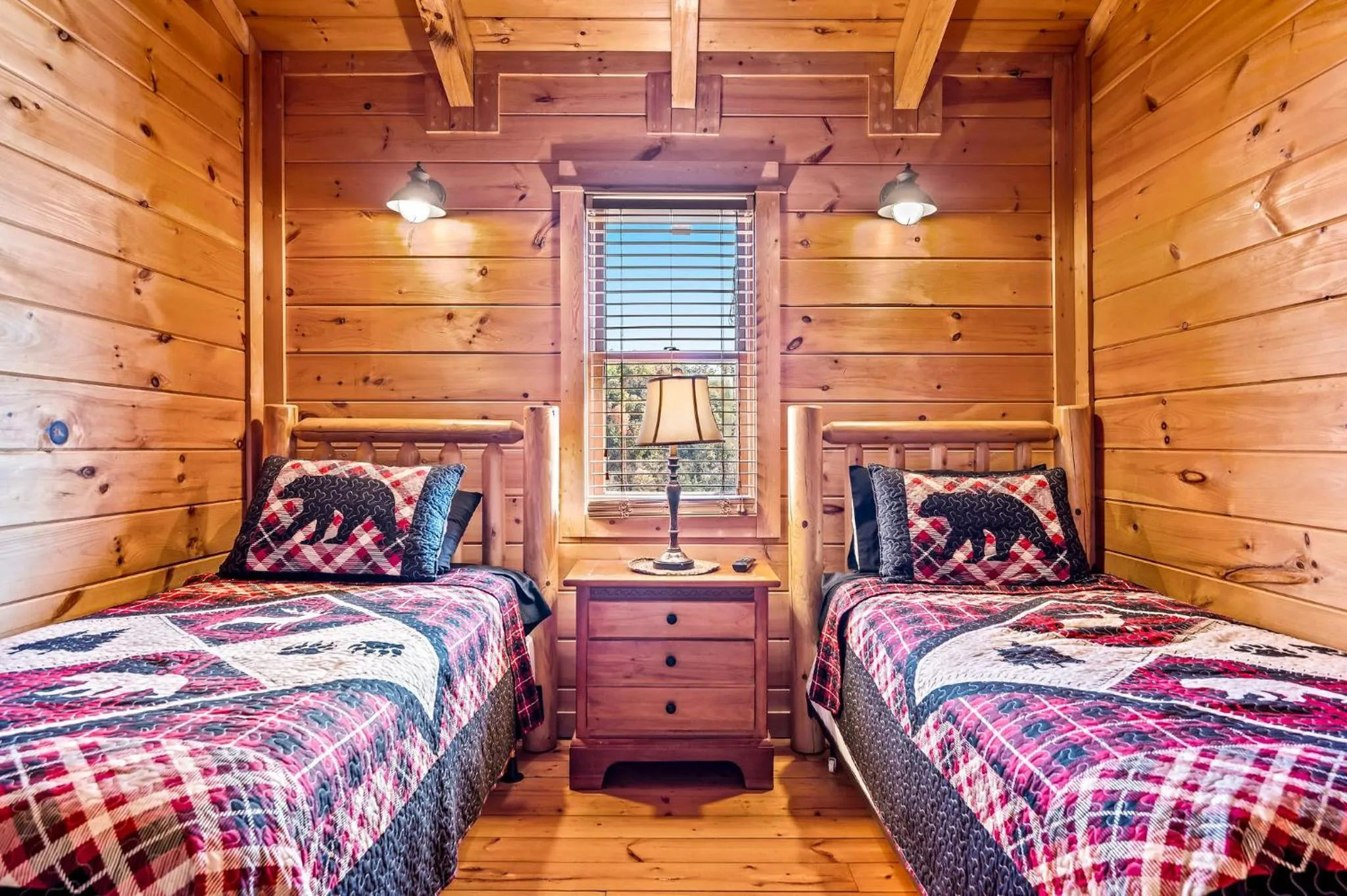Bed in Bearfoot Pines - True Log Cabin - Wi-Fi, Hot Tub, Fishing, Deck with views! - Mins to PF