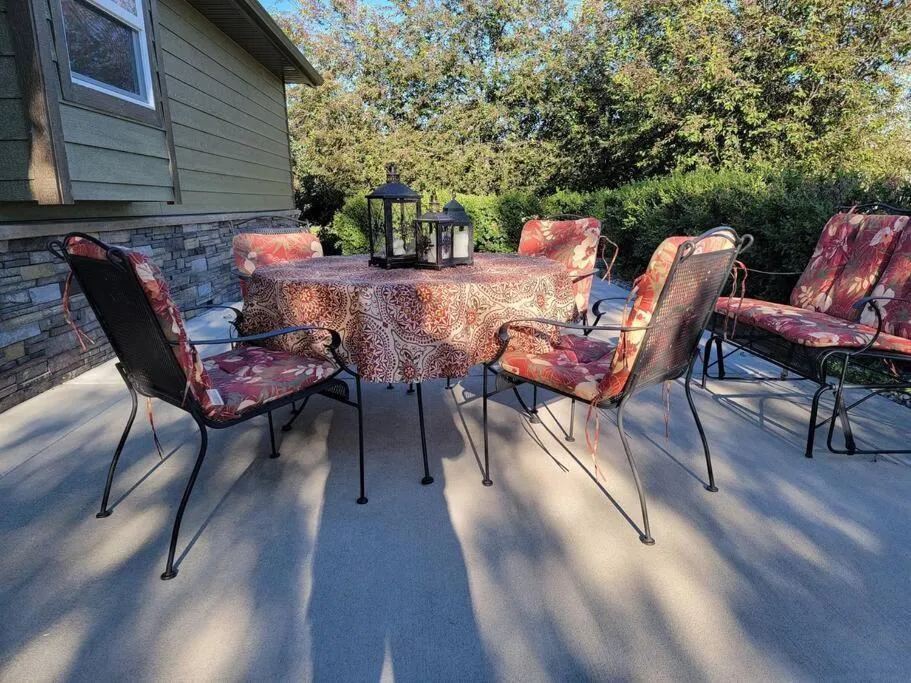 Patio in Mountain View Home on 2 Acres
