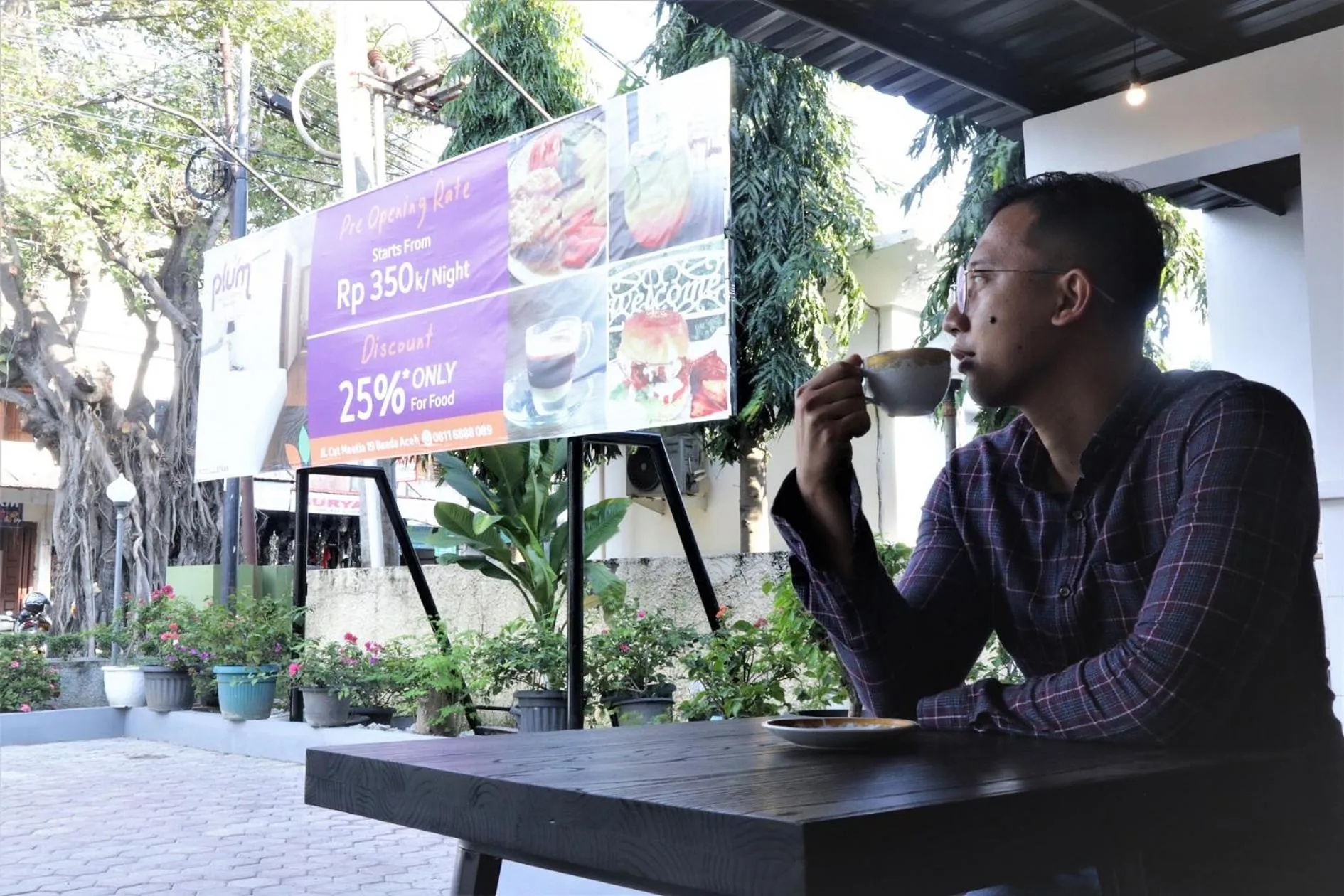 People in Plum Hotel Lading Banda Aceh