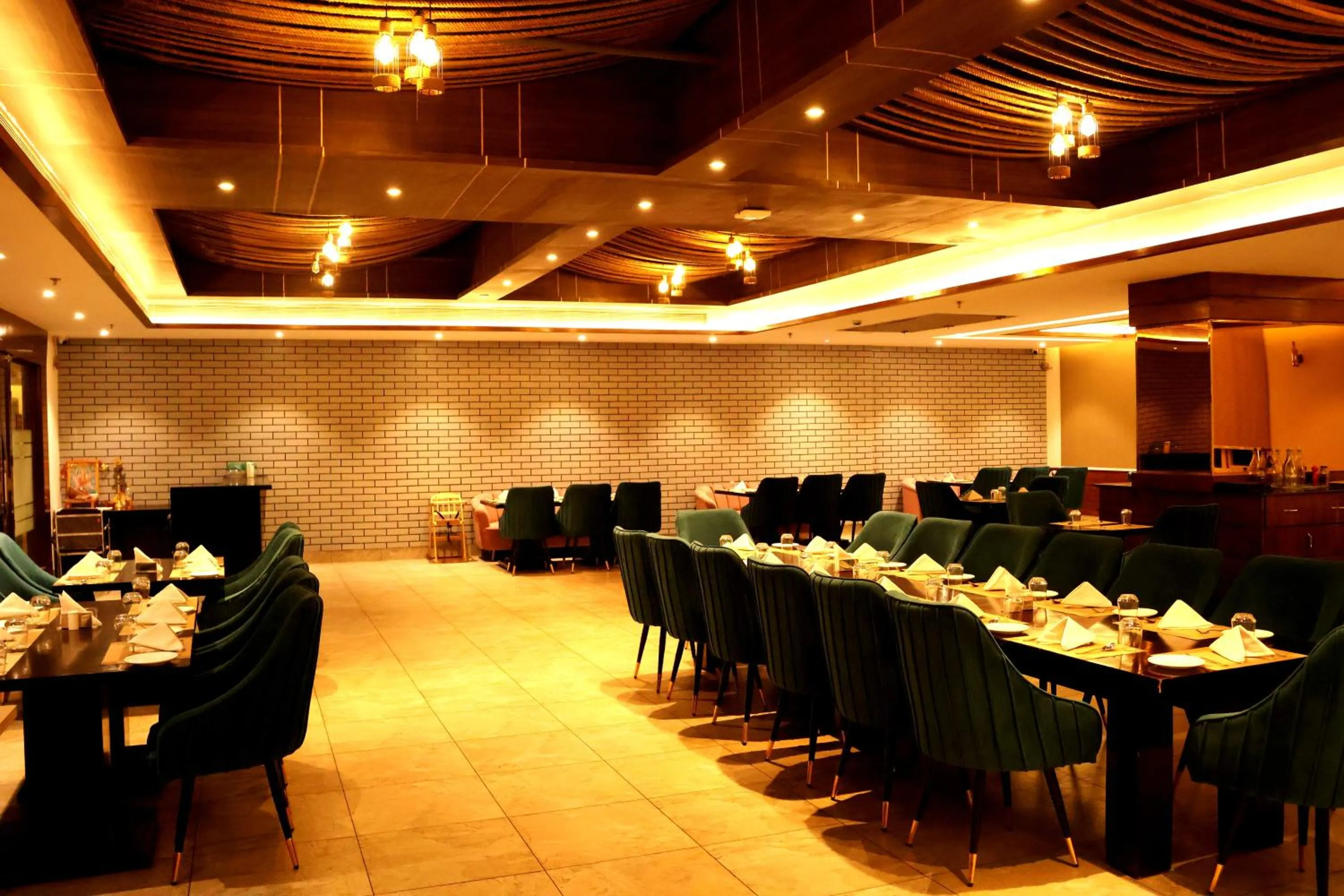 Restaurant/places to eat in The Emerald Grand