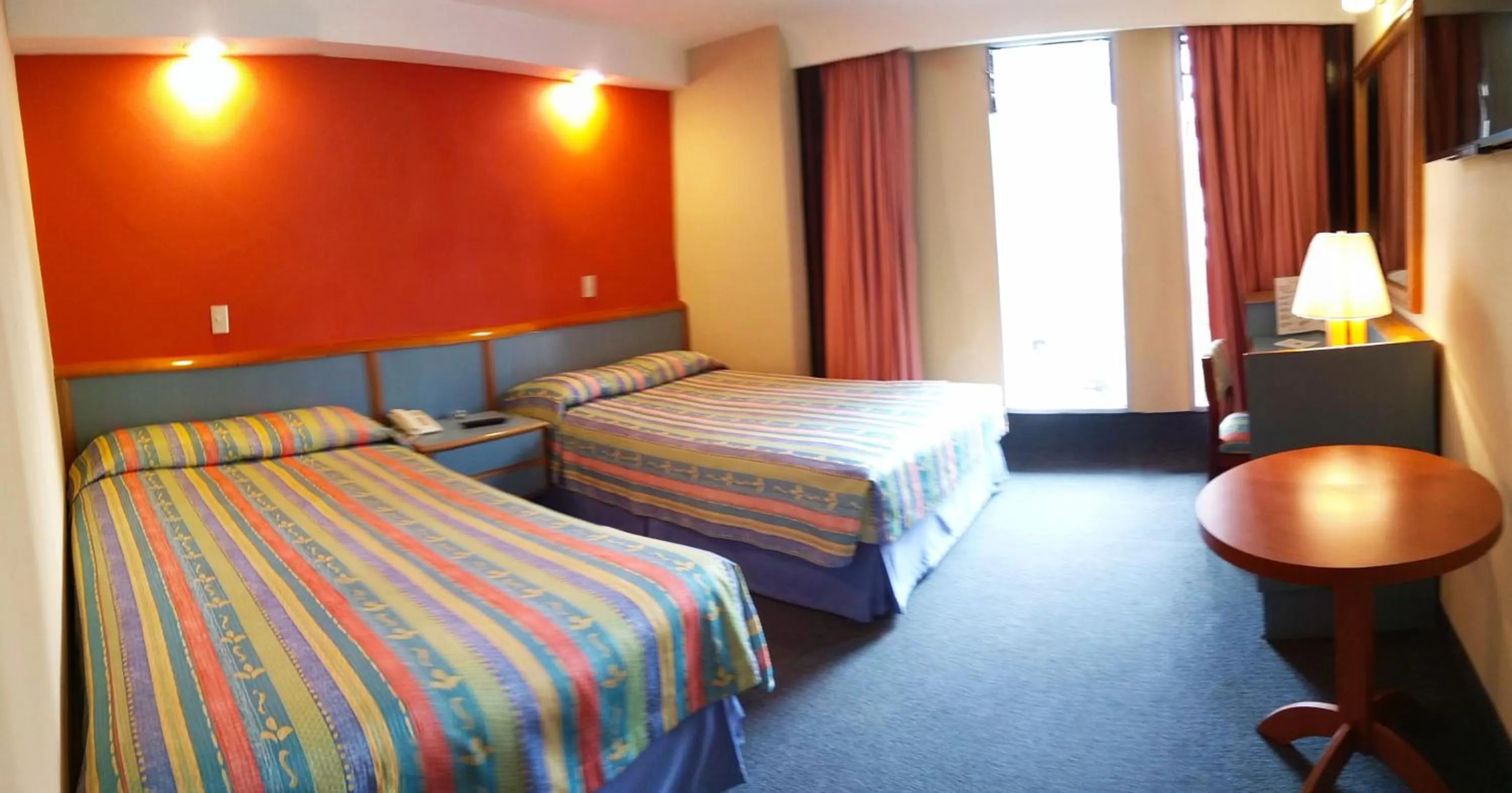 Photo of the whole room, Bed in Segovia Regency