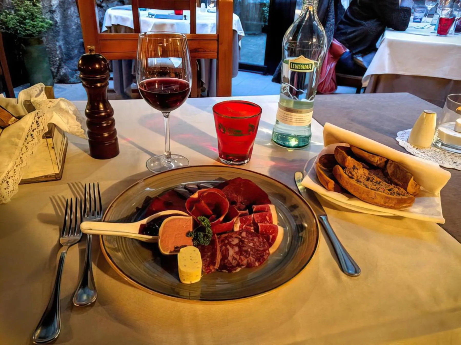 Restaurant/places to eat in Hotel Aquila