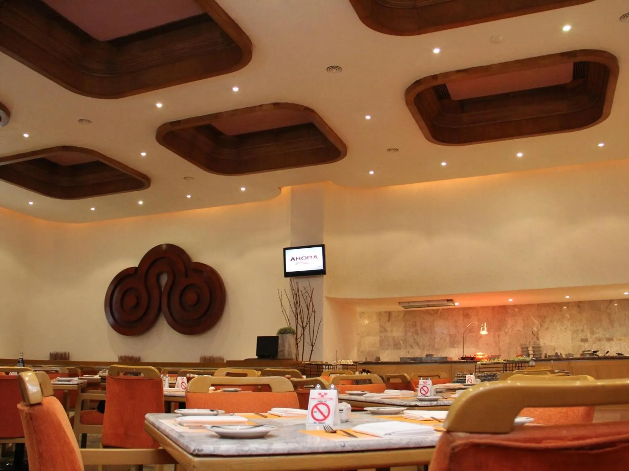 Restaurant/places to eat in Sevilla Palace