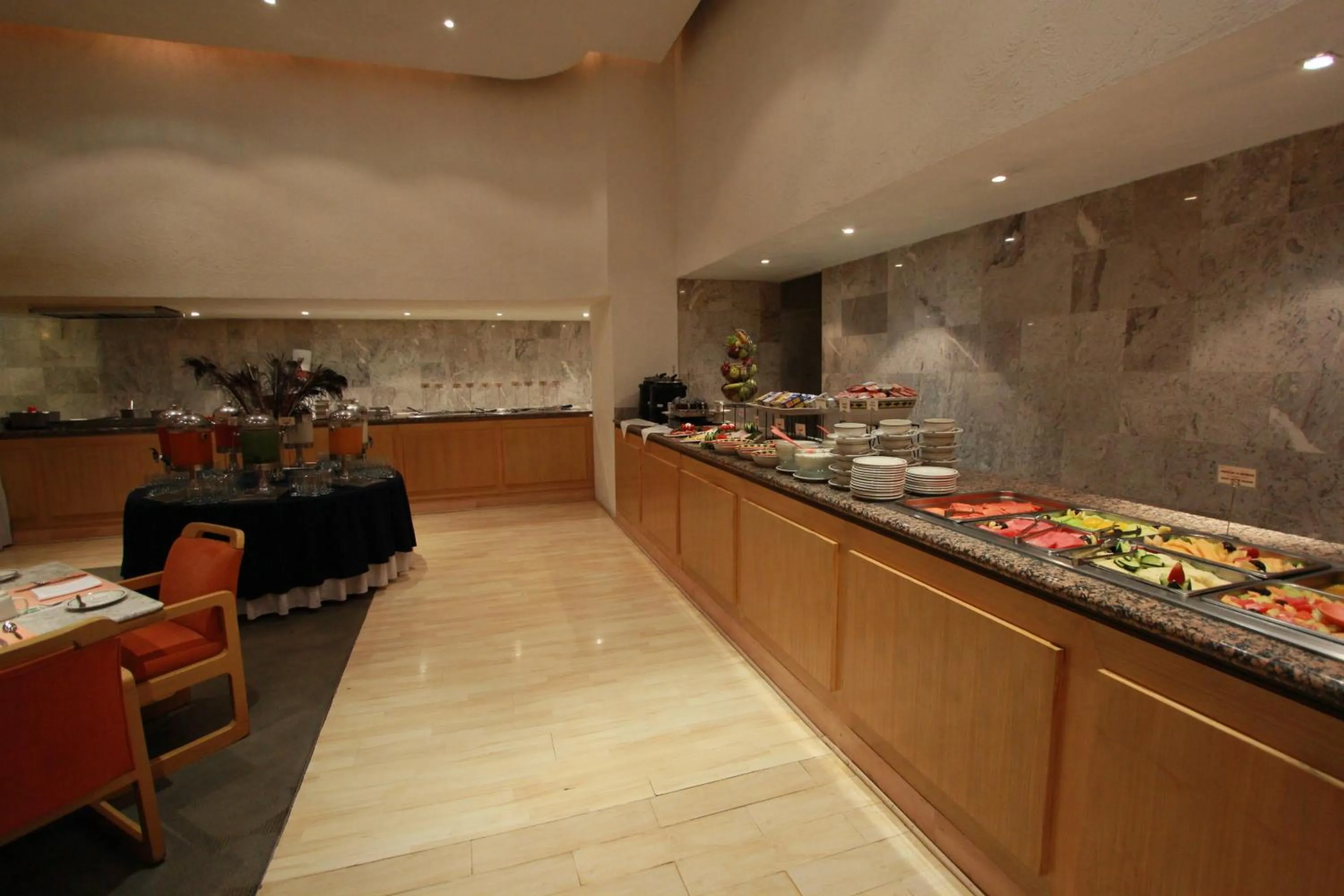 Restaurant/places to eat in Sevilla Palace