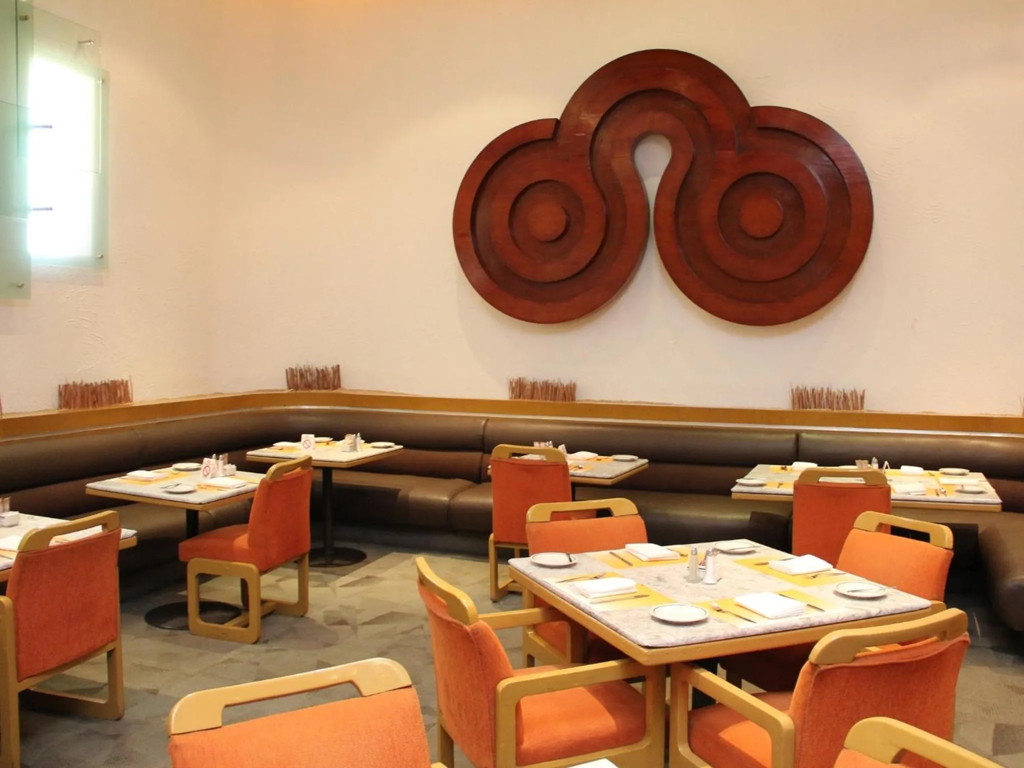 Restaurant/places to eat in Sevilla Palace