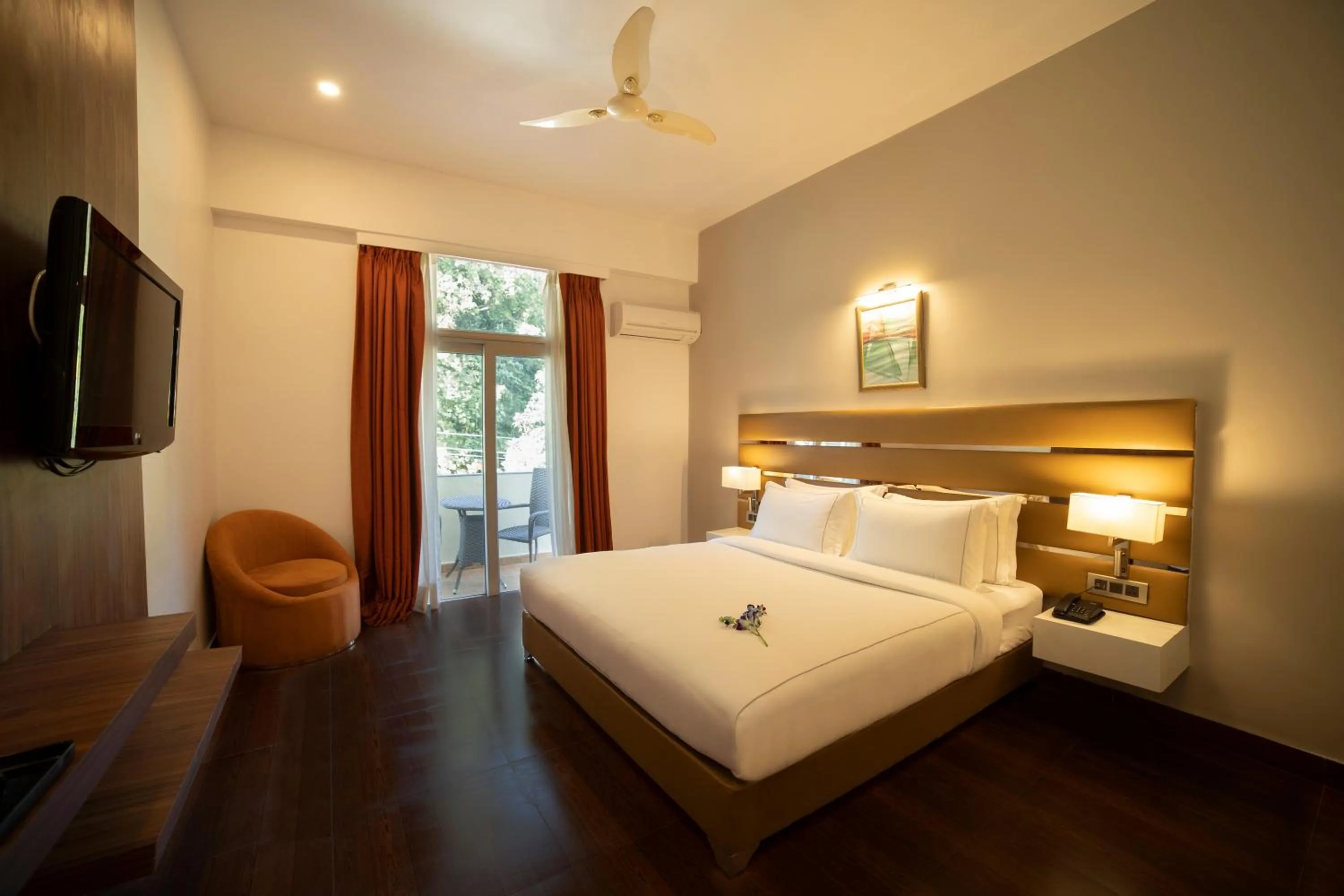 Photo of the whole room, Bed in Country Inn Tarika Riverside Resort Jim Corbett
