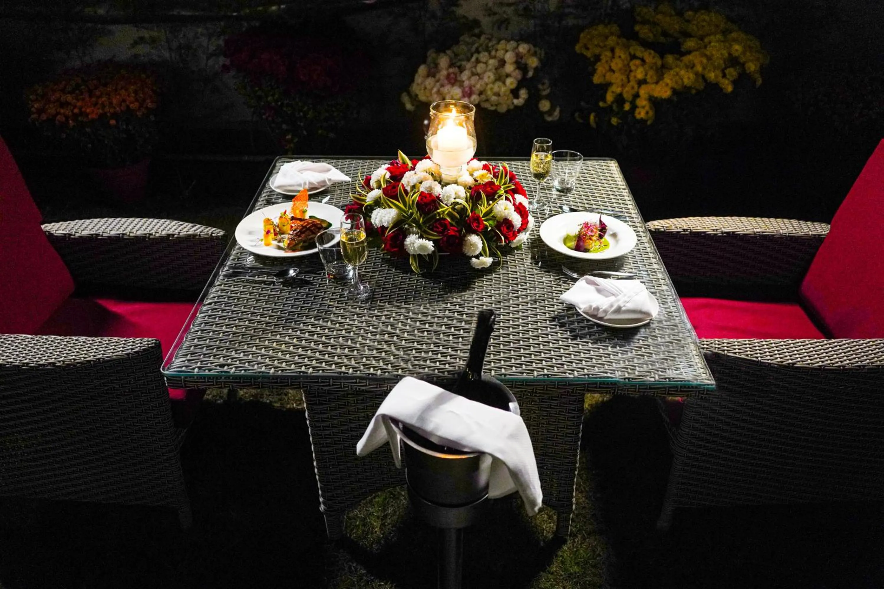 Dining area in Country Inn Tarika Riverside Resort Jim Corbett