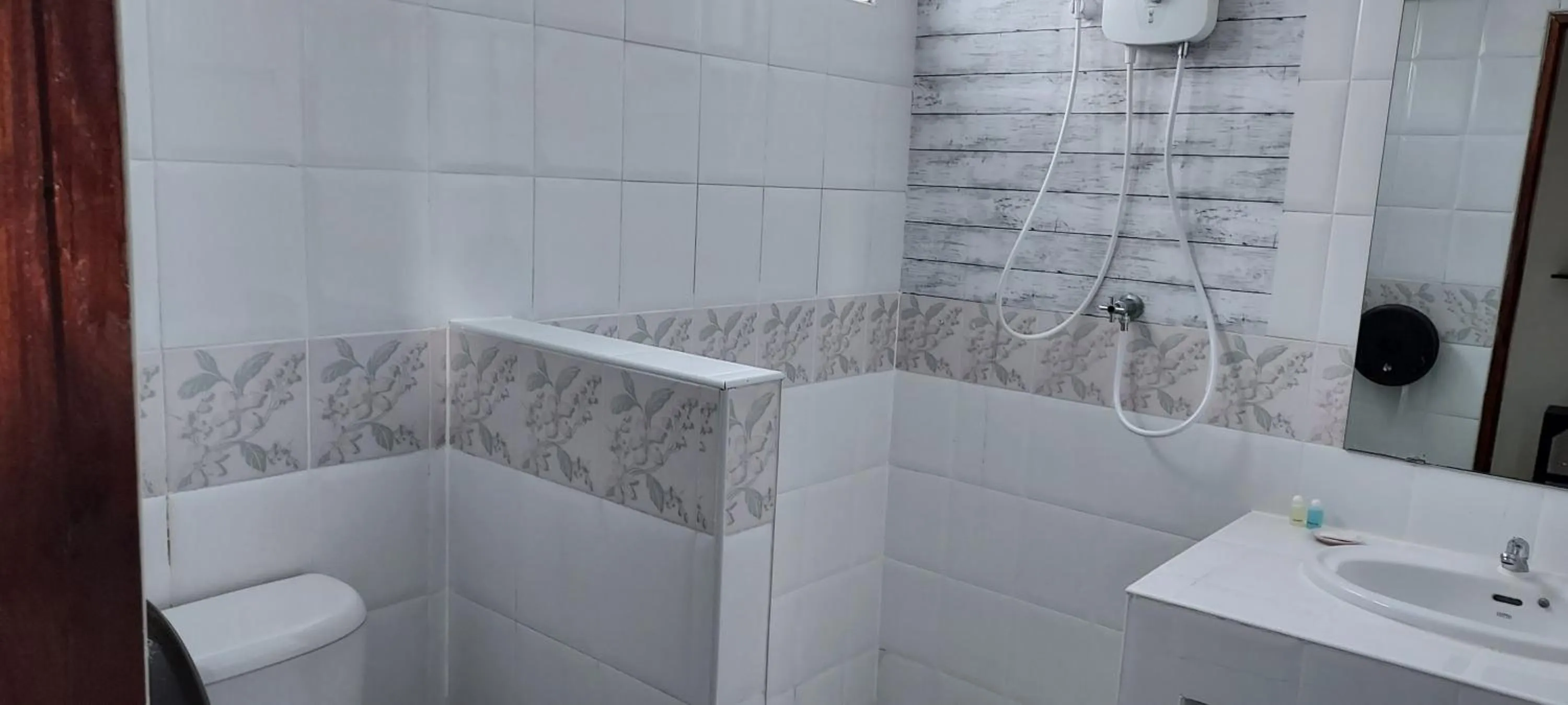 Bathroom in Hua Hin Paradise Guesthouse