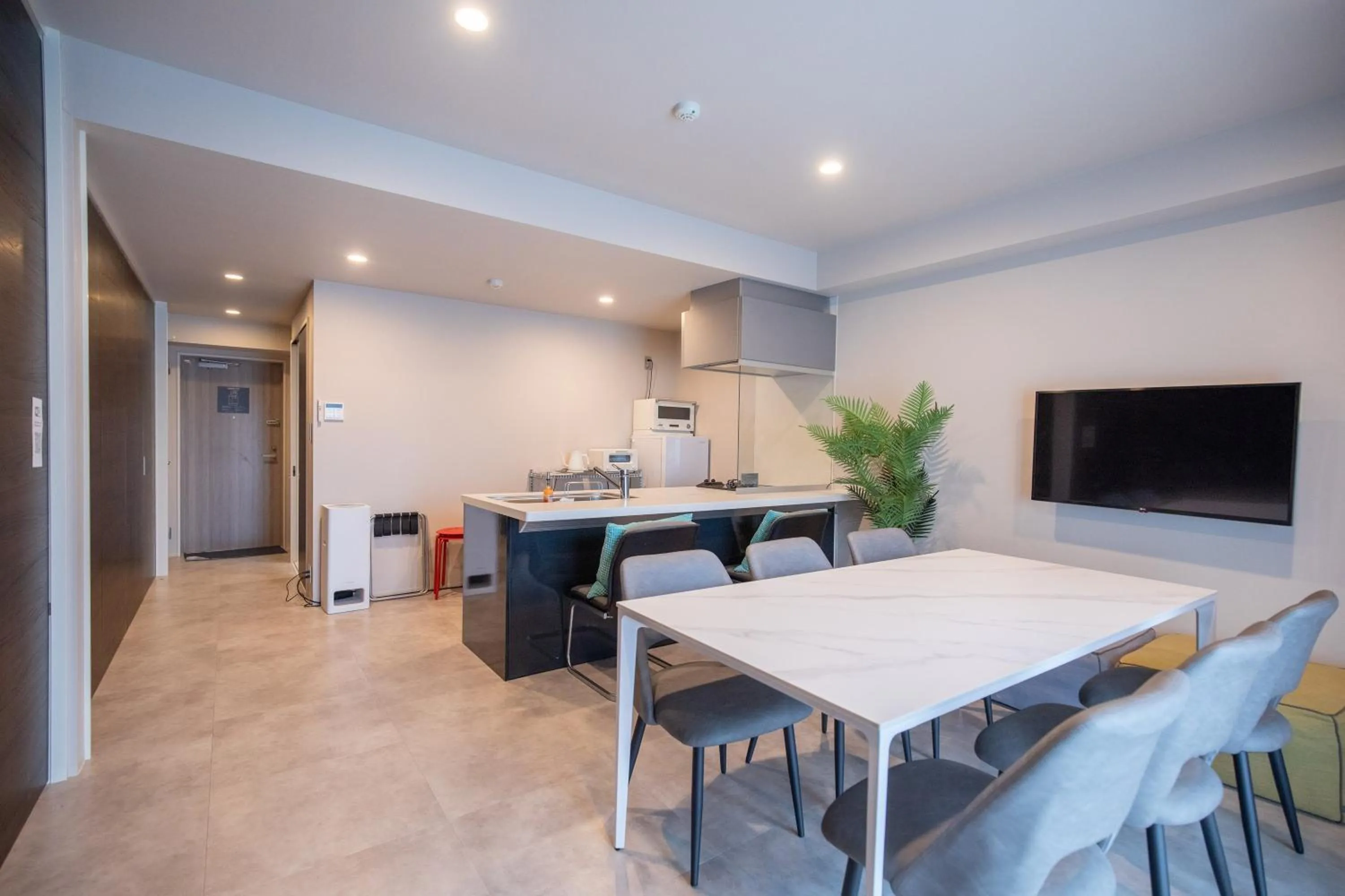 TV and multimedia in HOTEL SO SUMIYOSHi ホテルソウ博多住吉