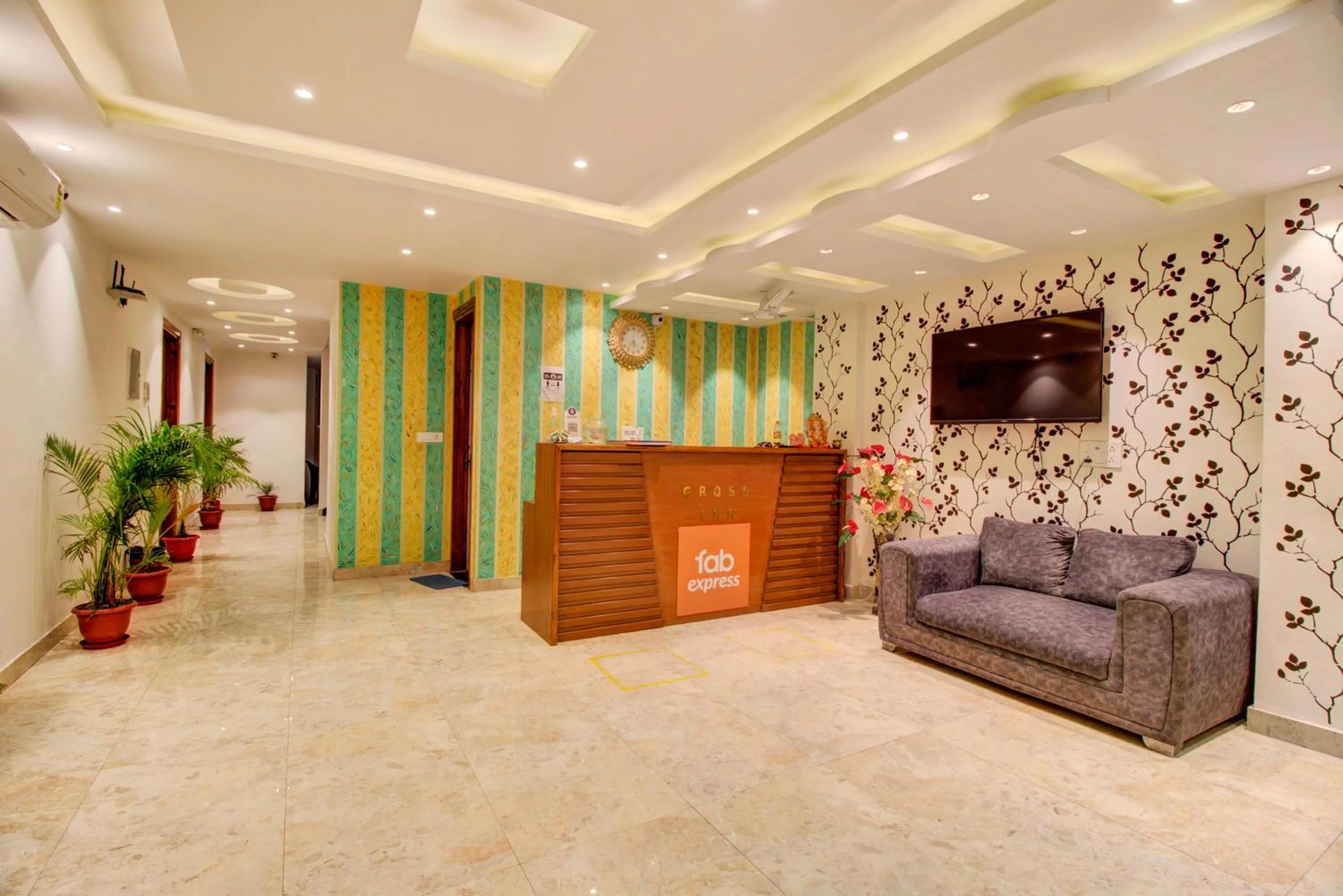 Lobby or reception in FabHotel Gross inn Suites - Nr IGI Airport New Delhi