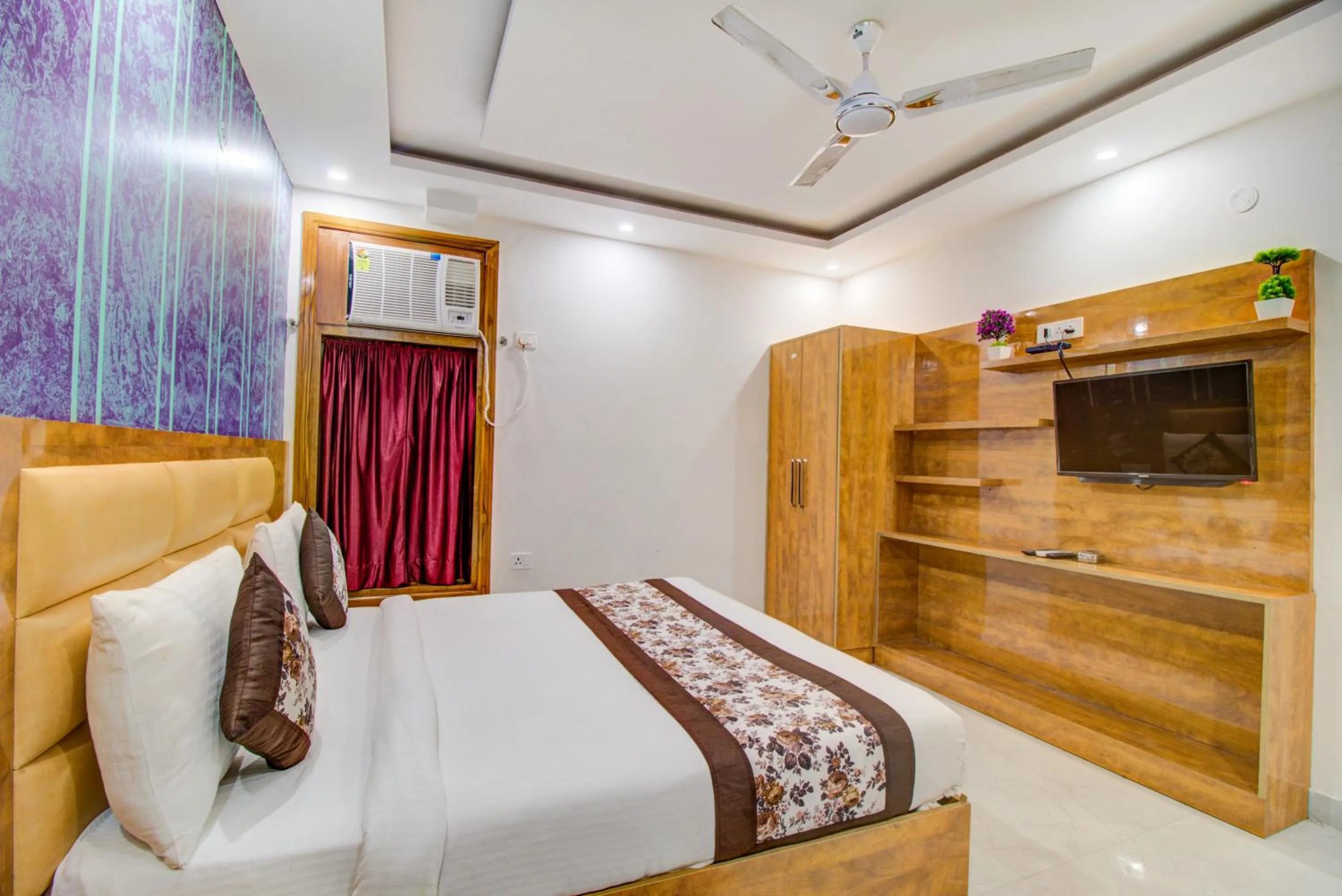 Bedroom, Bed in FabHotel Gross inn Suites - Nr IGI Airport New Delhi