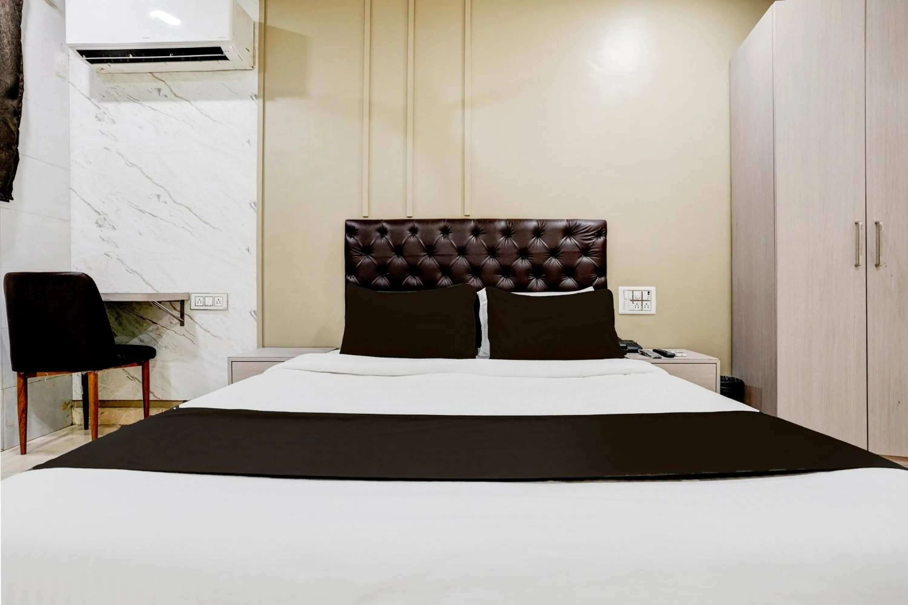 Bedroom, Bed in Collection O Ulife