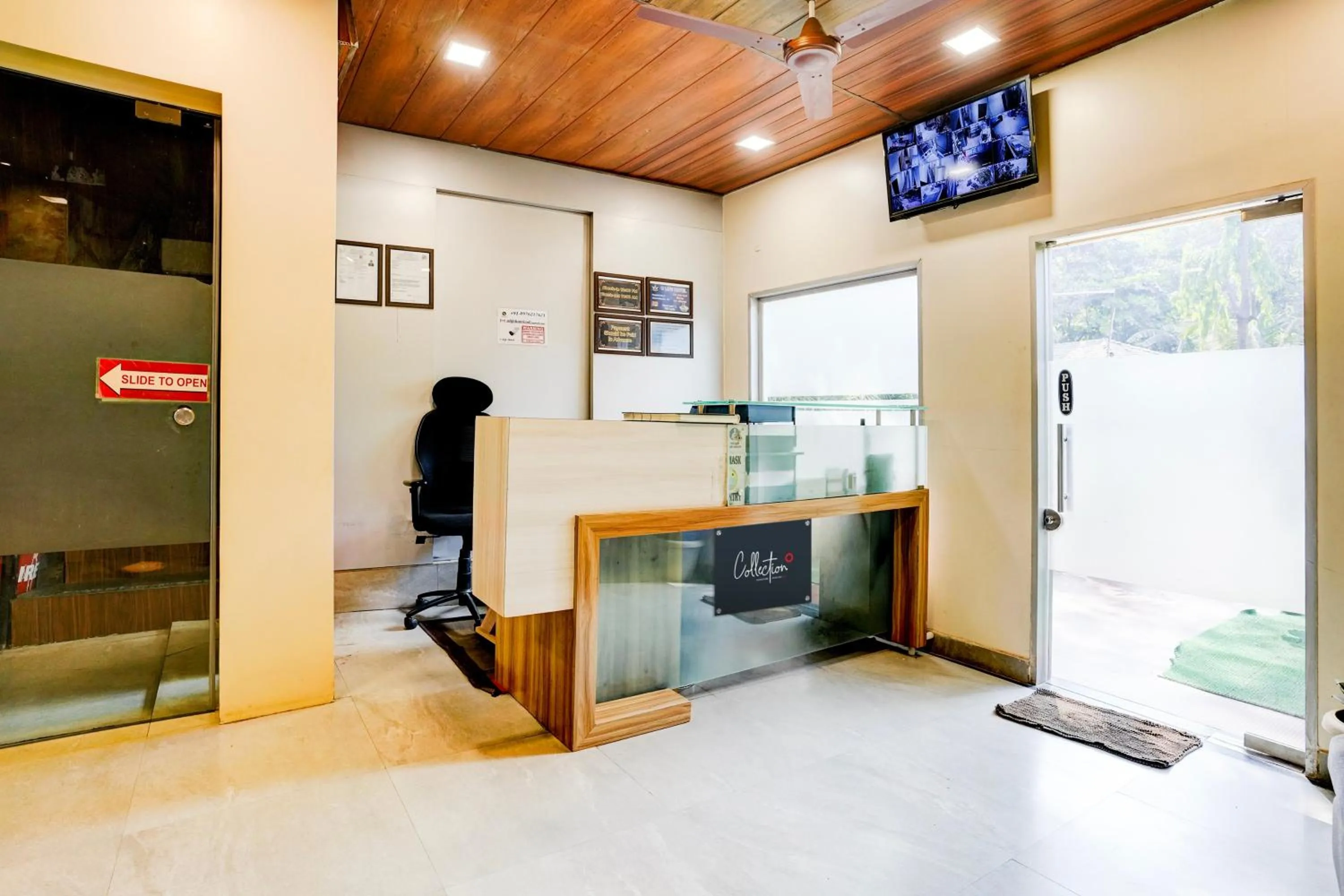 Lobby or reception in Collection O Ulife