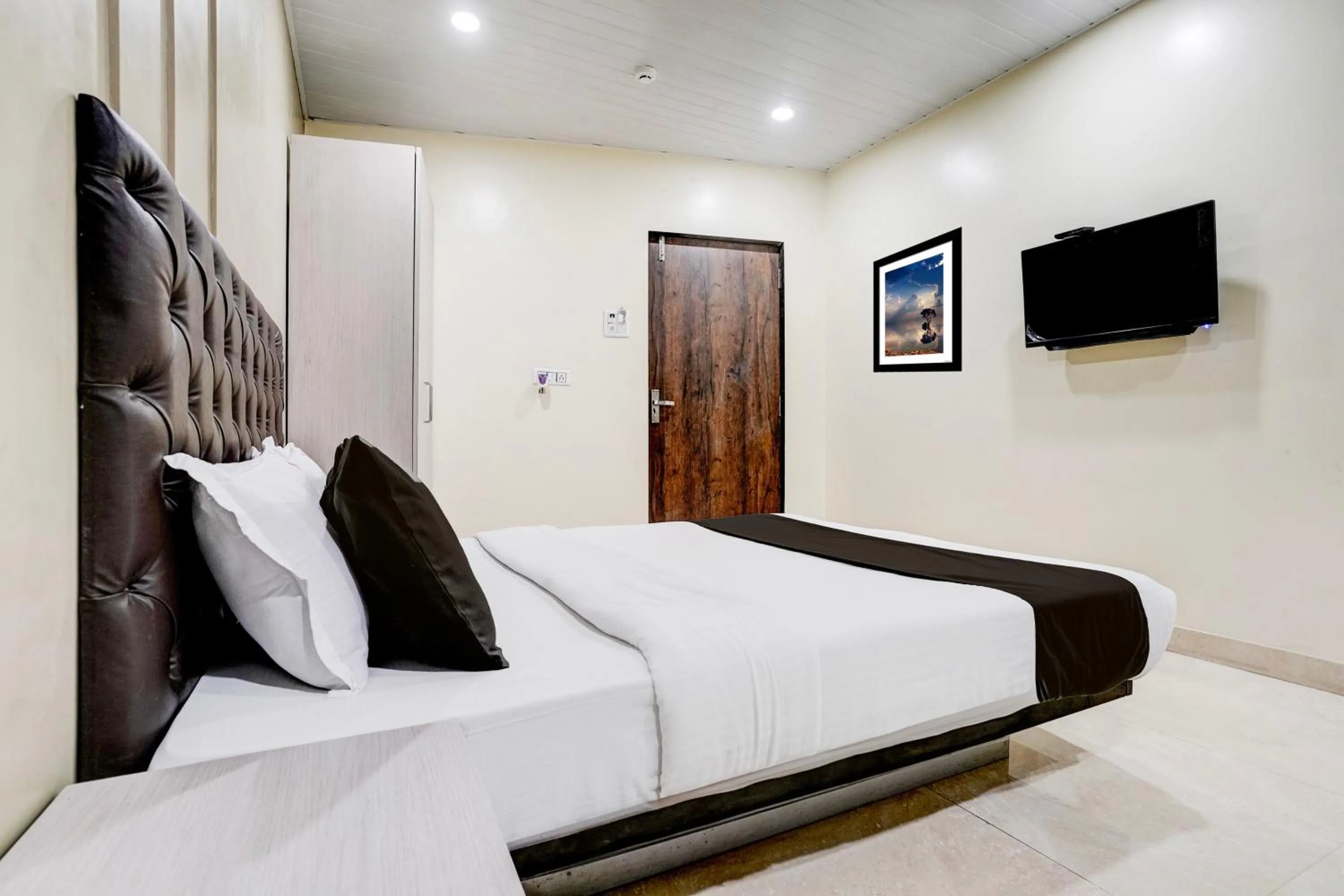 Bedroom, Bed in Collection O Ulife