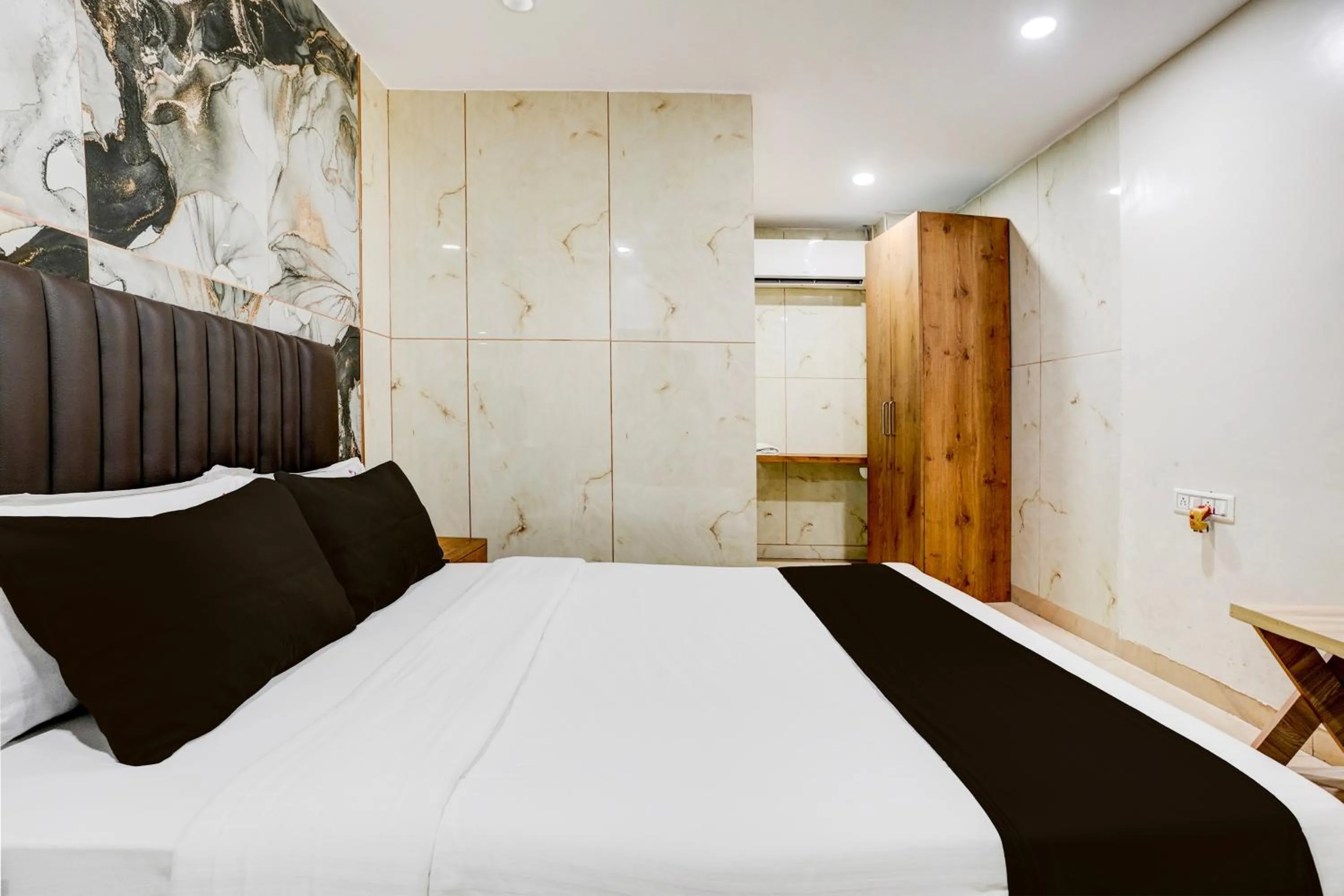 Bedroom, Bed in Collection O Ulife